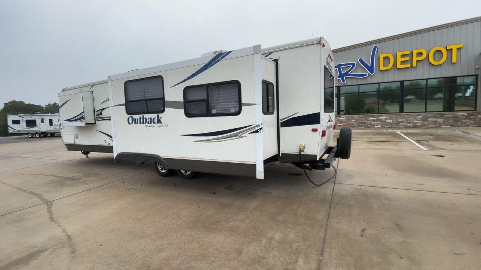 2013 KEYSTONE RV OUTBACK 298RE (4YDT29827DB) , Length: 35.17 ft.| Dry Weight: 7,443 lbs. | Gross Weight: 9,000 lbs. | Slides: 1 transmission, located at 4319 N Main St, Cleburne, TX, 76033, (817) 678-5133, 32.385960, -97.391212 - The 2013 Keystone RV Outback 298RE is an ideal camping trailer for a family that sets out to the great outdoors every week. This unit has measurements of 35.17 ft in length, 8 ft in width, and 10.92 ft in height. The dry weight is about 7,443 lbs with a payload capacity of 1,557 lbs. It has a GVWR o - Photo#7