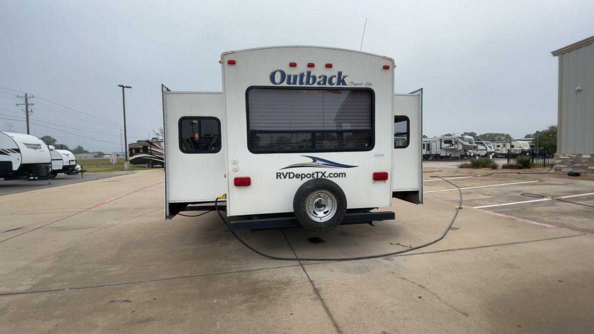 2013 KEYSTONE RV OUTBACK 298RE (4YDT29827DB) , Length: 35.17 ft.| Dry Weight: 7,443 lbs. | Gross Weight: 9,000 lbs. | Slides: 1 transmission, located at 4319 N Main St, Cleburne, TX, 76033, (817) 678-5133, 32.385960, -97.391212 - The 2013 Keystone RV Outback 298RE is an ideal camping trailer for a family that sets out to the great outdoors every week. This unit has measurements of 35.17 ft in length, 8 ft in width, and 10.92 ft in height. The dry weight is about 7,443 lbs with a payload capacity of 1,557 lbs. It has a GVWR o - Photo#8