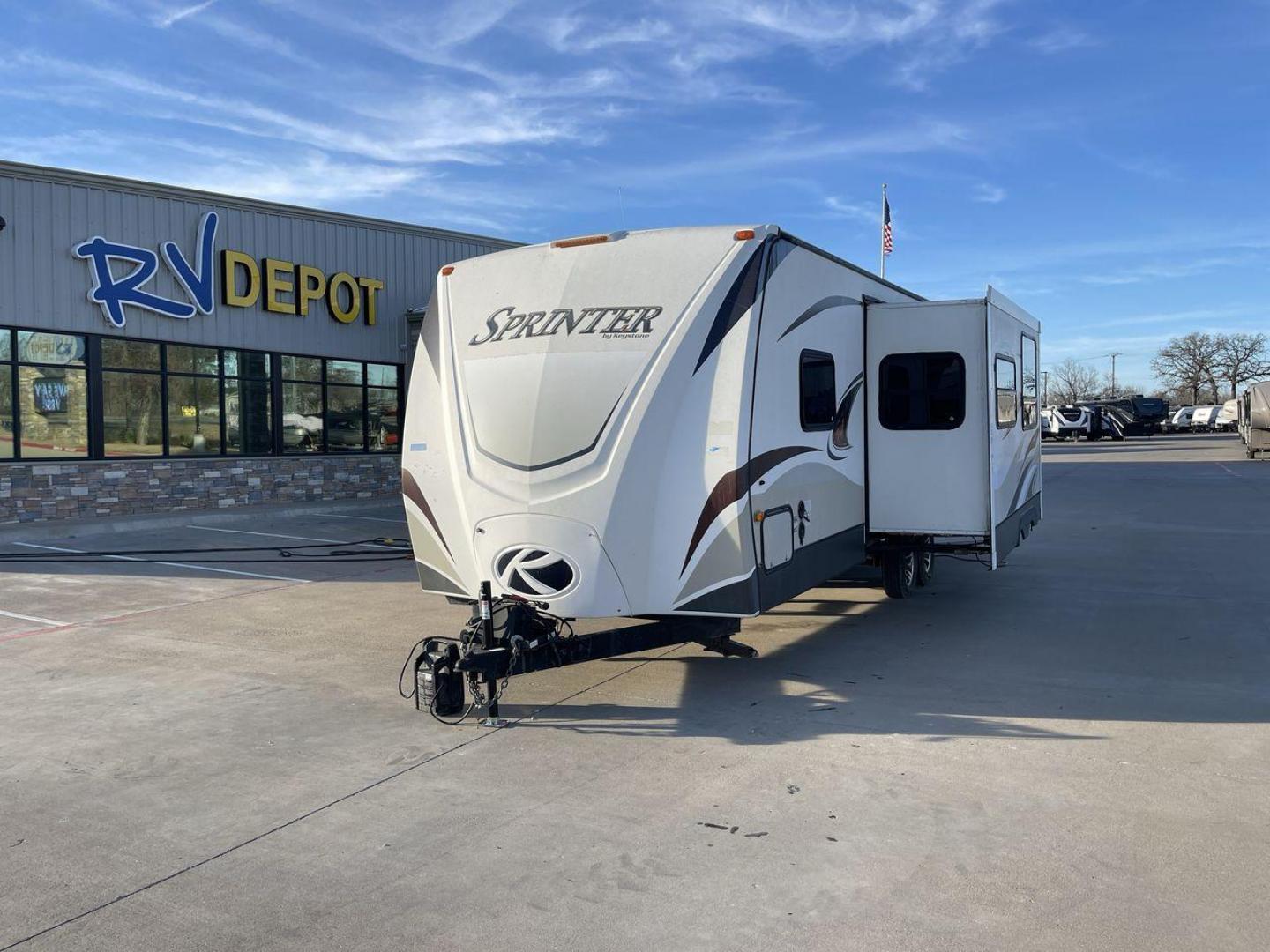 2013 KEYSTONE SPRINTER 272BHS (4YDT27226D1) , Length: 30.58 ft. | Dry Weight: 6,574 lbs. | Gross Weight: 9,495 lbs. | Slides: 1 transmission, located at 4319 N Main St, Cleburne, TX, 76033, (817) 678-5133, 32.385960, -97.391212 - The 2013 Keystone Sprinter 272BHS is a single-slide travel trailer designed for ultimate comfort and convenience. Measuring 30.58 ft. in length and crafted from a sturdy combination of aluminum and fiberglass, this trailer boasts a dry weight of 6,574 lbs. and a GVWR of 9,495 lbs. Equipped with aut - Photo#0