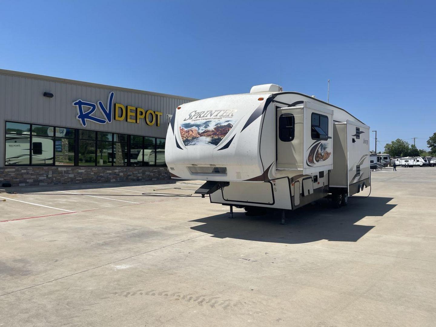 2013 WHITE SPRINTER 333FWFLS - (4YDF33328D1) , Length: 37 ft | Dry Weight: 9,598 lbs | Gross Weight: 12,750 lbs | Slides: 3 transmission, located at 4319 N Main St, Cleburne, TX, 76033, (817) 678-5133, 32.385960, -97.391212 - Your home away from home on the road is the 2013 Keystone Sprinter 333FWFLS. This fifth wheel is 37 feet long and weighs 9,598 pounds when it's empty. It's roomy and comfortable, making it great for long trips and family vacations. With three slides that make your living room bigger, there's plenty - Photo#0