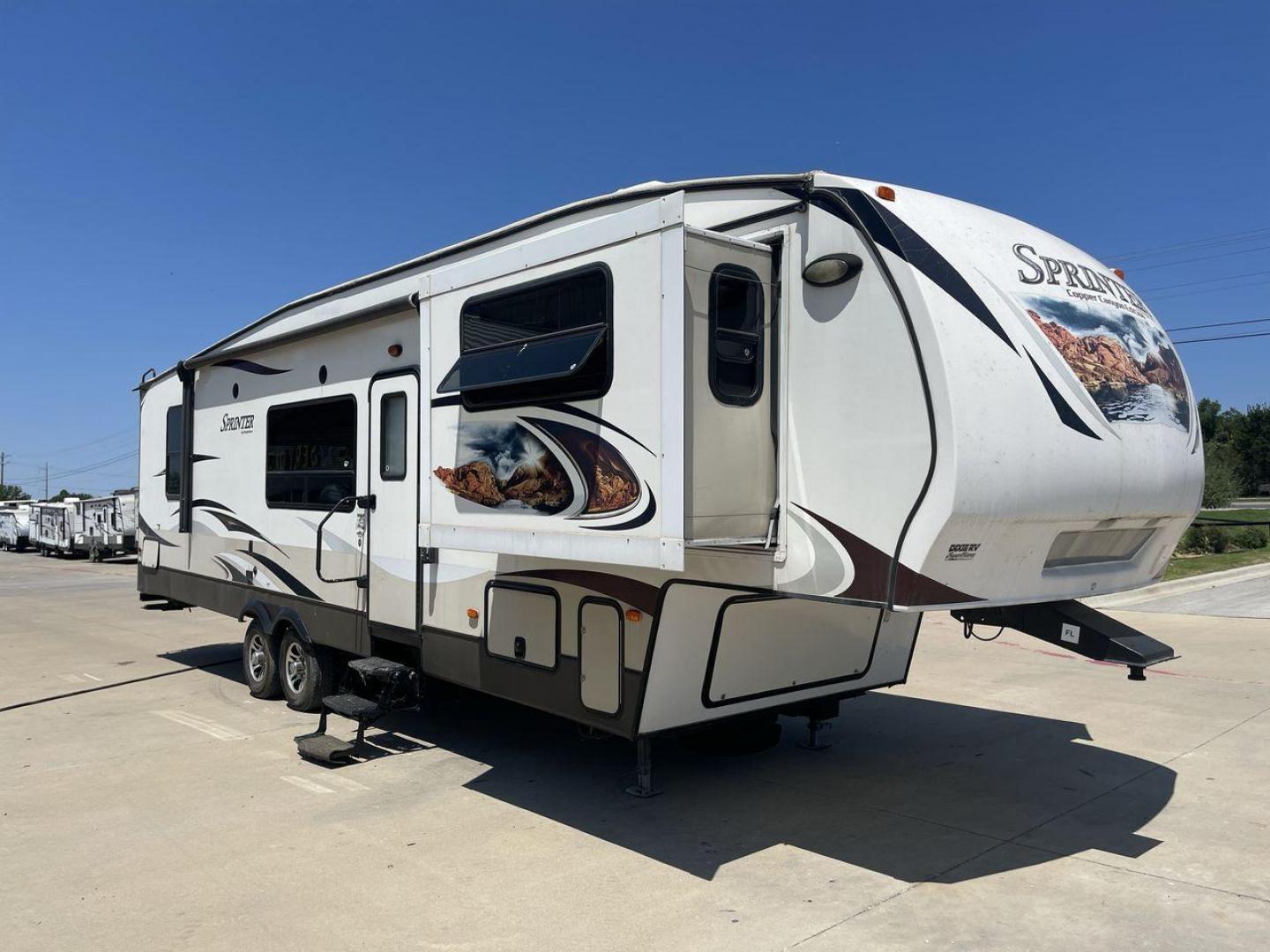 2013 WHITE SPRINTER 333FWFLS - (4YDF33328D1) , Length: 37 ft | Dry Weight: 9,598 lbs | Gross Weight: 12,750 lbs | Slides: 3 transmission, located at 4319 N Main St, Cleburne, TX, 76033, (817) 678-5133, 32.385960, -97.391212 - Your home away from home on the road is the 2013 Keystone Sprinter 333FWFLS. This fifth wheel is 37 feet long and weighs 9,598 pounds when it's empty. It's roomy and comfortable, making it great for long trips and family vacations. With three slides that make your living room bigger, there's plenty - Photo#23