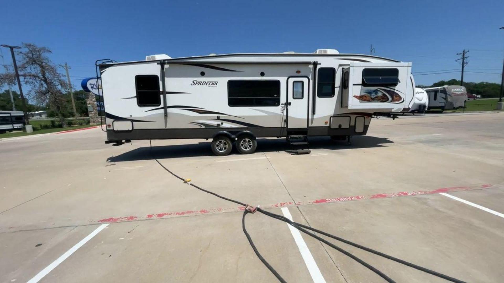 2013 WHITE SPRINTER 333FWFLS - (4YDF33328D1) , Length: 37 ft | Dry Weight: 9,598 lbs | Gross Weight: 12,750 lbs | Slides: 3 transmission, located at 4319 N Main St, Cleburne, TX, 76033, (817) 678-5133, 32.385960, -97.391212 - Your home away from home on the road is the 2013 Keystone Sprinter 333FWFLS. This fifth wheel is 37 feet long and weighs 9,598 pounds when it's empty. It's roomy and comfortable, making it great for long trips and family vacations. With three slides that make your living room bigger, there's plenty - Photo#2