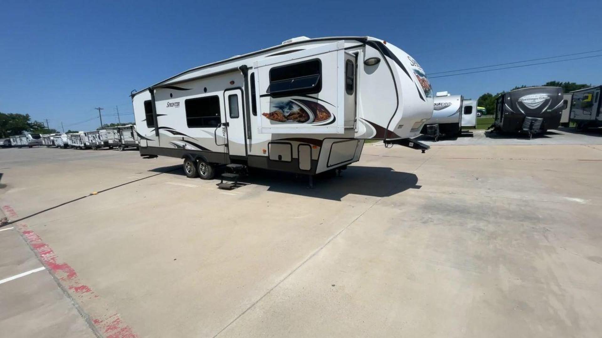 2013 WHITE SPRINTER 333FWFLS - (4YDF33328D1) , Length: 37 ft | Dry Weight: 9,598 lbs | Gross Weight: 12,750 lbs | Slides: 3 transmission, located at 4319 N Main St, Cleburne, TX, 76033, (817) 678-5133, 32.385960, -97.391212 - Your home away from home on the road is the 2013 Keystone Sprinter 333FWFLS. This fifth wheel is 37 feet long and weighs 9,598 pounds when it's empty. It's roomy and comfortable, making it great for long trips and family vacations. With three slides that make your living room bigger, there's plenty - Photo#3