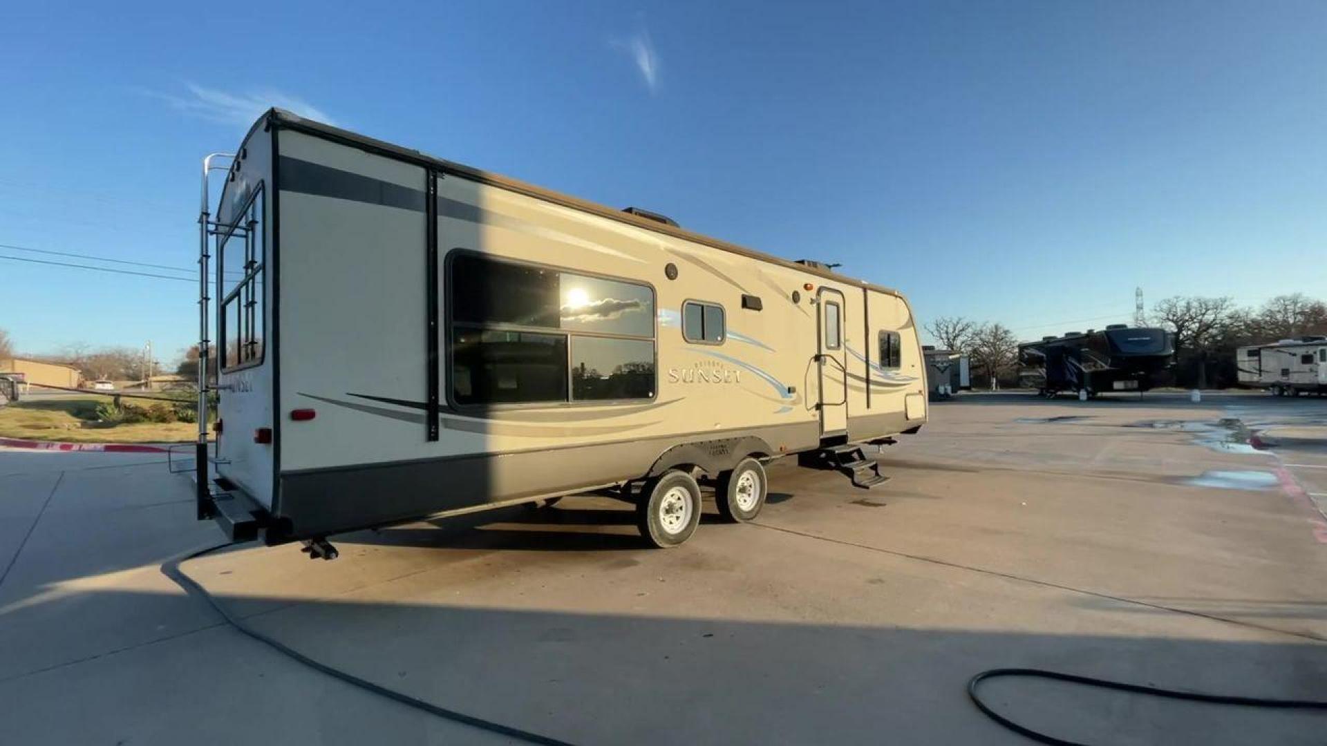 2013 TAN SUNSET TRAIL 30RE - (4V0TC3029DB) , Length: 34.42 ft.| Dry Weight: 6,288 lbs. | Gross Weight: 9,500 lbs. | Slides: 1 transmission, located at 4319 N Main St, Cleburne, TX, 76033, (817) 678-5133, 32.385960, -97.391212 - The 2013 Sunset Trail 30RE CT offers the ideal balance of comfort and flair. This travel trailer is 34.42 feet long, so there's plenty of room for you and your loved ones to relax. With a dry weight of 6,288 pounds and a gross weight of 9,500 pounds, it provides an excellent balance of durability an - Photo#1