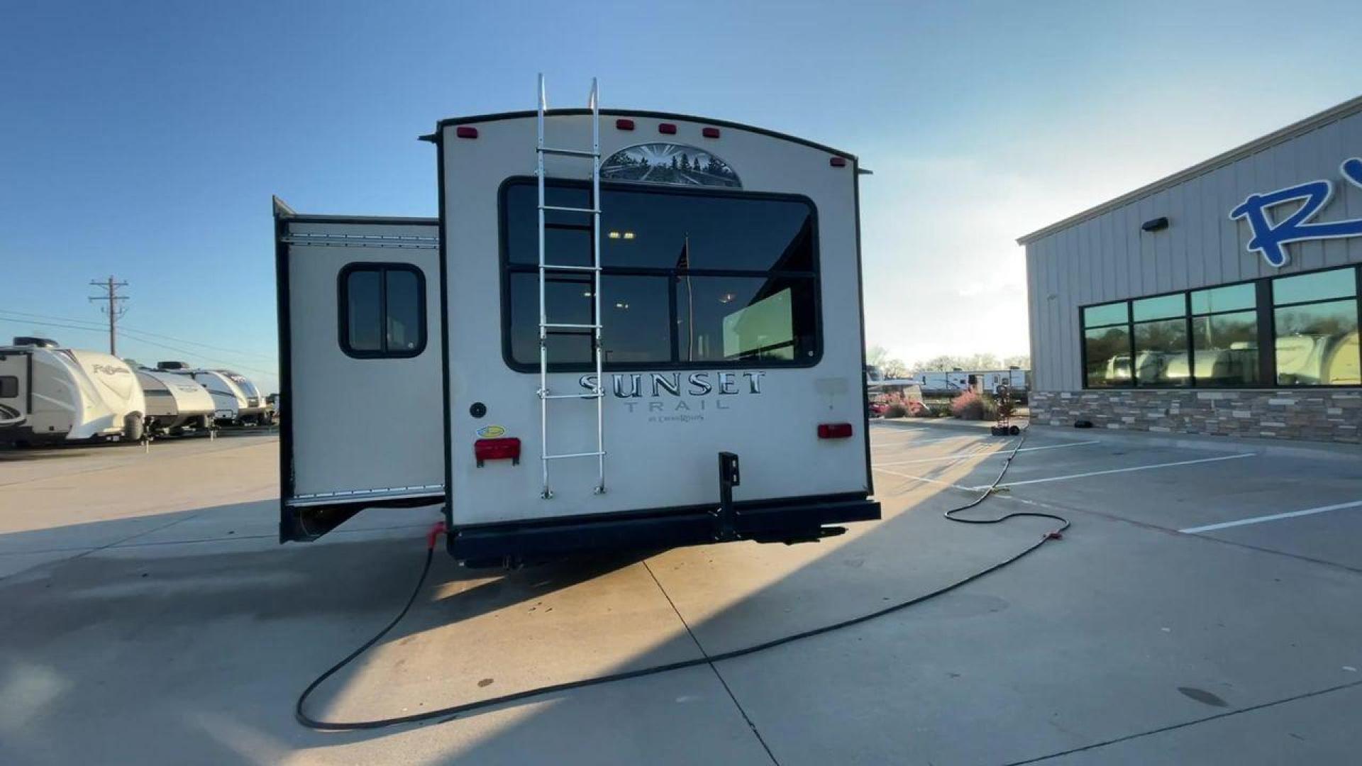 2013 TAN SUNSET TRAIL 30RE - (4V0TC3029DB) , Length: 34.42 ft.| Dry Weight: 6,288 lbs. | Gross Weight: 9,500 lbs. | Slides: 1 transmission, located at 4319 N Main St, Cleburne, TX, 76033, (817) 678-5133, 32.385960, -97.391212 - The 2013 Sunset Trail 30RE CT offers the ideal balance of comfort and flair. This travel trailer is 34.42 feet long, so there's plenty of room for you and your loved ones to relax. With a dry weight of 6,288 pounds and a gross weight of 9,500 pounds, it provides an excellent balance of durability an - Photo#8