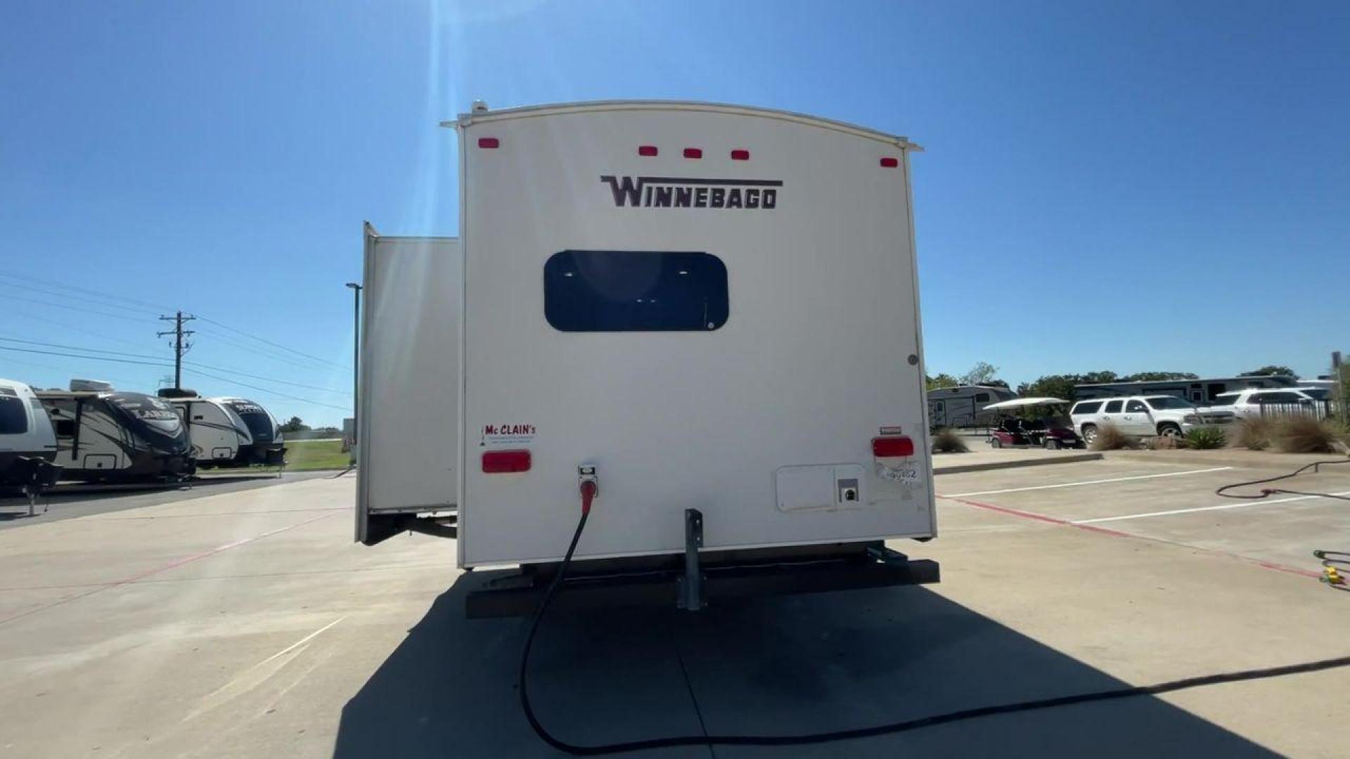 2013 WHITE WINNEBAGO ONE 26RK (54CAG0P2XD1) , Length:30.5 ft.| Dry Weight: 6,280 lbs. | Slides: 1 transmission, located at 4319 N Main St, Cleburne, TX, 76033, (817) 678-5133, 32.385960, -97.391212 - RV Depot in Cleburne, TX is proud to present this 2013 WINNEBAGO ONE 26RK travel trailer for sale. With its spacious interior, sleek white exterior, and top-notch features, this RV is perfect for those seeking a comfortable and luxurious travel experience. Located in Cleburne, TX, this RV is surroun - Photo#8