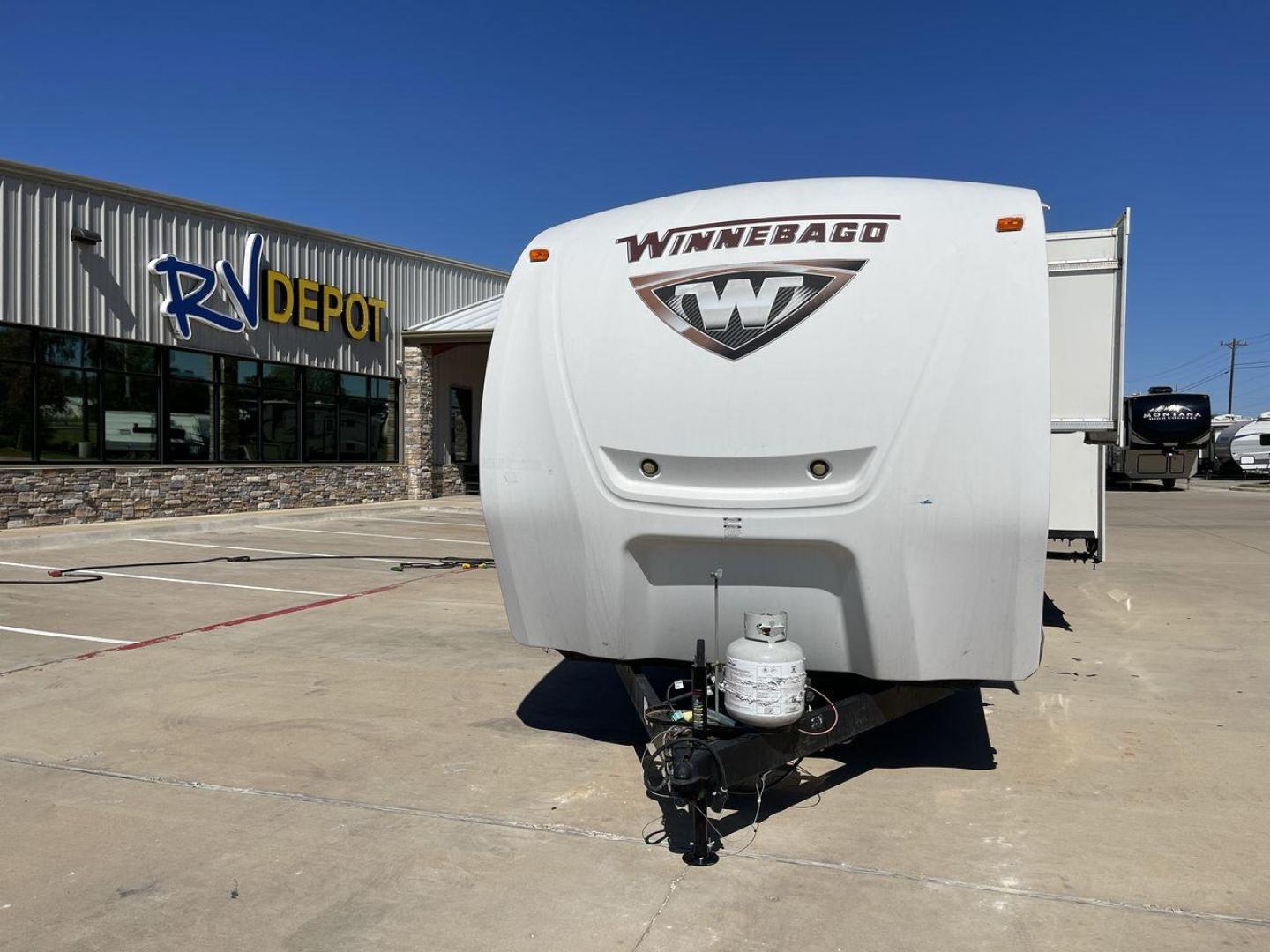 2013 WHITE WINNEBAGO ONE 26RK (54CAG0P2XD1) , Length:30.5 ft.| Dry Weight: 6,280 lbs. | Slides: 1 transmission, located at 4319 N Main St, Cleburne, TX, 76033, (817) 678-5133, 32.385960, -97.391212 - RV Depot in Cleburne, TX is proud to present this 2013 WINNEBAGO ONE 26RK travel trailer for sale. With its spacious interior, sleek white exterior, and top-notch features, this RV is perfect for those seeking a comfortable and luxurious travel experience. Located in Cleburne, TX, this RV is surroun - Photo#0