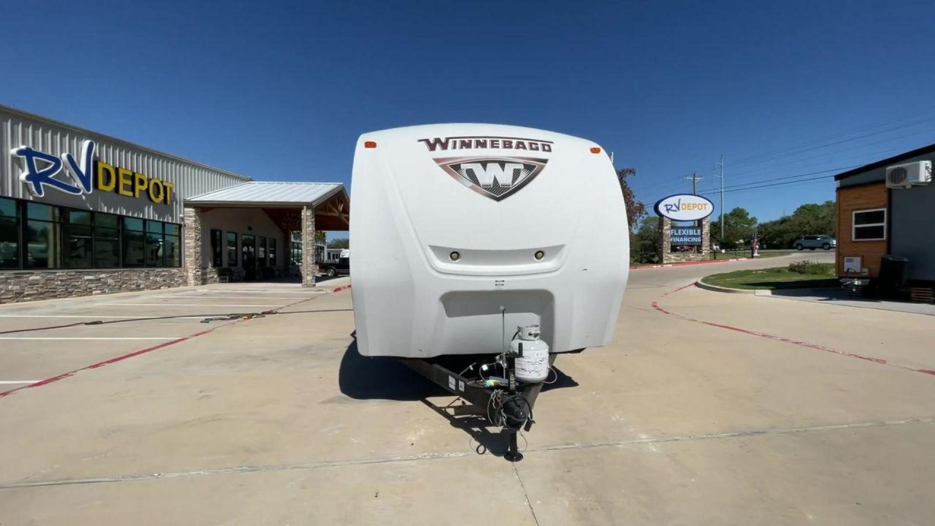 2013 WHITE WINNEBAGO ONE 26RK (54CAG0P2XD1) , Length:30.5 ft.| Dry Weight: 6,280 lbs. | Slides: 1 transmission, located at 4319 N Main St, Cleburne, TX, 76033, (817) 678-5133, 32.385960, -97.391212 - RV Depot in Cleburne, TX is proud to present this 2013 WINNEBAGO ONE 26RK travel trailer for sale. With its spacious interior, sleek white exterior, and top-notch features, this RV is perfect for those seeking a comfortable and luxurious travel experience. Located in Cleburne, TX, this RV is surroun - Photo#4