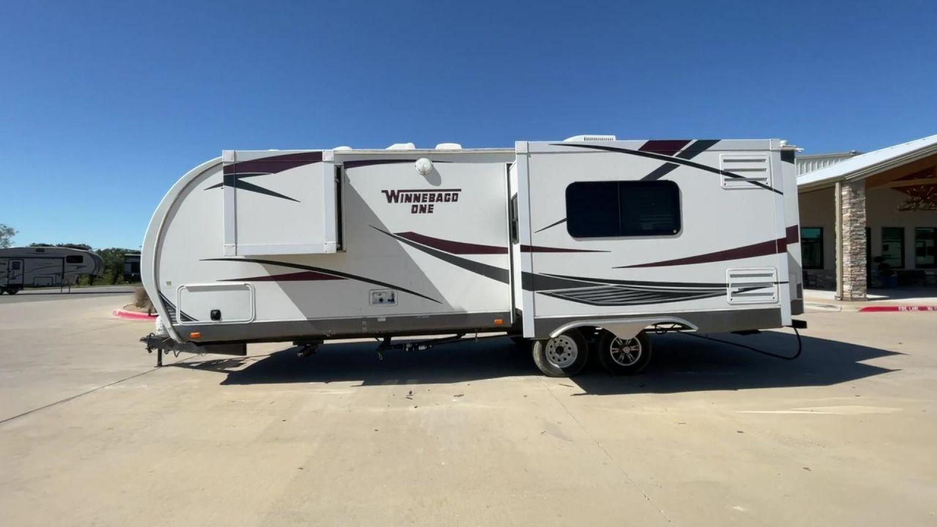 2013 WHITE WINNEBAGO ONE 26RK (54CAG0P2XD1) , Length:30.5 ft.| Dry Weight: 6,280 lbs. | Slides: 1 transmission, located at 4319 N Main St, Cleburne, TX, 76033, (817) 678-5133, 32.385960, -97.391212 - RV Depot in Cleburne, TX is proud to present this 2013 WINNEBAGO ONE 26RK travel trailer for sale. With its spacious interior, sleek white exterior, and top-notch features, this RV is perfect for those seeking a comfortable and luxurious travel experience. Located in Cleburne, TX, this RV is surroun - Photo#6