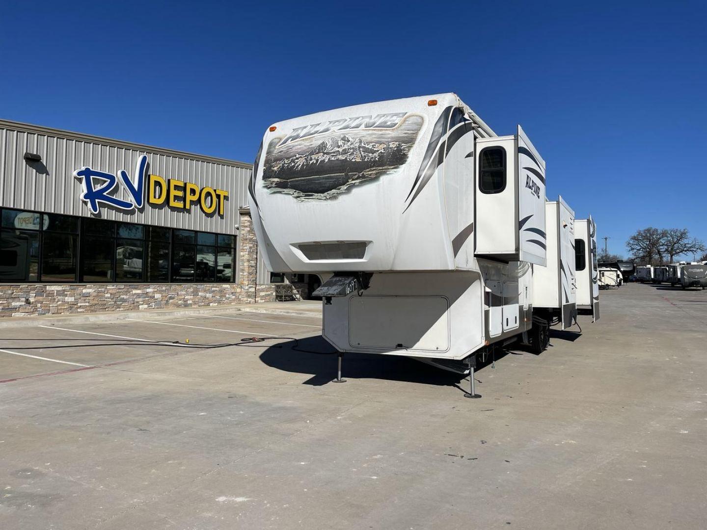 2014 WHITE ALPINE 3500RE - (4YDF35025EE) , Length: 39.17 ft. | Dry Weight: 12,379 lbs. | Gross Weight: 15,500 lbs. | Slides: 4 transmission, located at 4319 N Main St, Cleburne, TX, 76033, (817) 678-5133, 32.385960, -97.391212 - The 2014 Alpine 3500RE fifth wheel combines style and utility. For individuals looking for a luxurious home on wheels, this RV's amenities are precisely crafted and comfort-oriented. The dimensions of this unit are 39.17 ft in length, 8 ft in width, and 12.67 ft in height. It has a dry weight of 12, - Photo#0