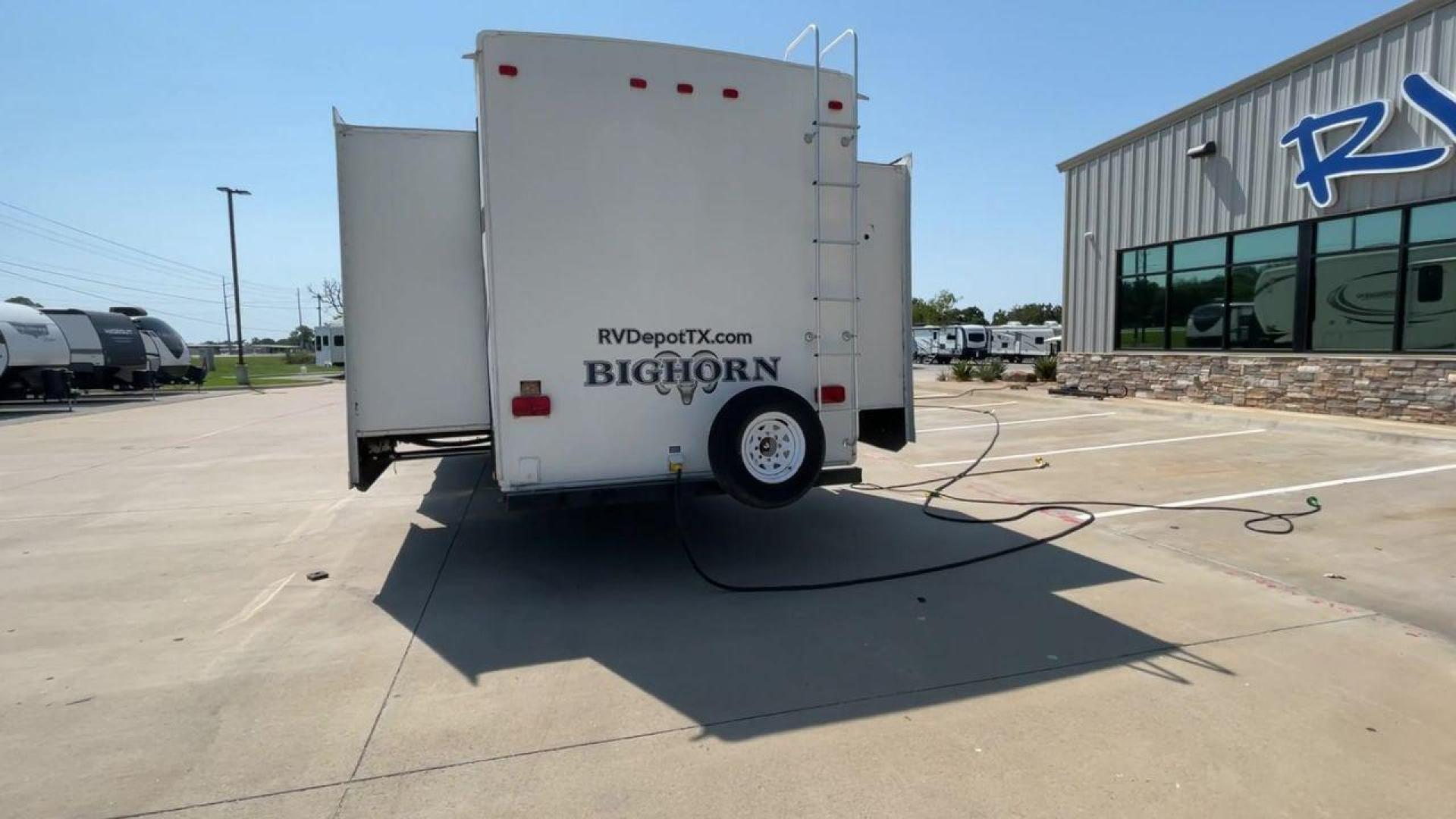 2014 WHITE BIGHORN SILVERADO 370QB (5SFBG4120EE) , Length: 41.58 ft. | Dry Weight: 11,660 lbs. | Gross Weight: 15,000 lbs. | Slides: 4 transmission, located at 4319 N Main St, Cleburne, TX, 76033, (817) 678-5133, 32.385960, -97.391212 - The 2014 Bighorn Silverado 37QB fifth wheel has a floorplan perfect for a family getaway. It features a bath and a half floorplan with a bunk house, spacious living room area, and outdoor kitchen. This unit measures 41.58 ft in length, 8 ft in width, and 12.75 ft in height. The dry weight is about 1 - Photo#8