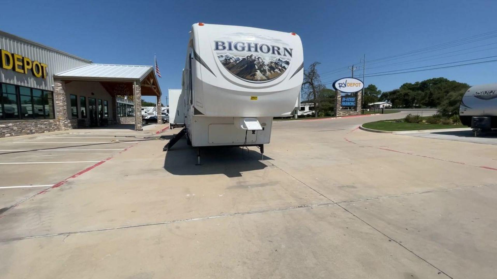 2014 WHITE BIGHORN SILVERADO 370QB (5SFBG4120EE) , Length: 41.58 ft. | Dry Weight: 11,660 lbs. | Gross Weight: 15,000 lbs. | Slides: 4 transmission, located at 4319 N Main St, Cleburne, TX, 76033, (817) 678-5133, 32.385960, -97.391212 - The 2014 Bighorn Silverado 37QB fifth wheel has a floorplan perfect for a family getaway. It features a bath and a half floorplan with a bunk house, spacious living room area, and outdoor kitchen. This unit measures 41.58 ft in length, 8 ft in width, and 12.75 ft in height. The dry weight is about 1 - Photo#4