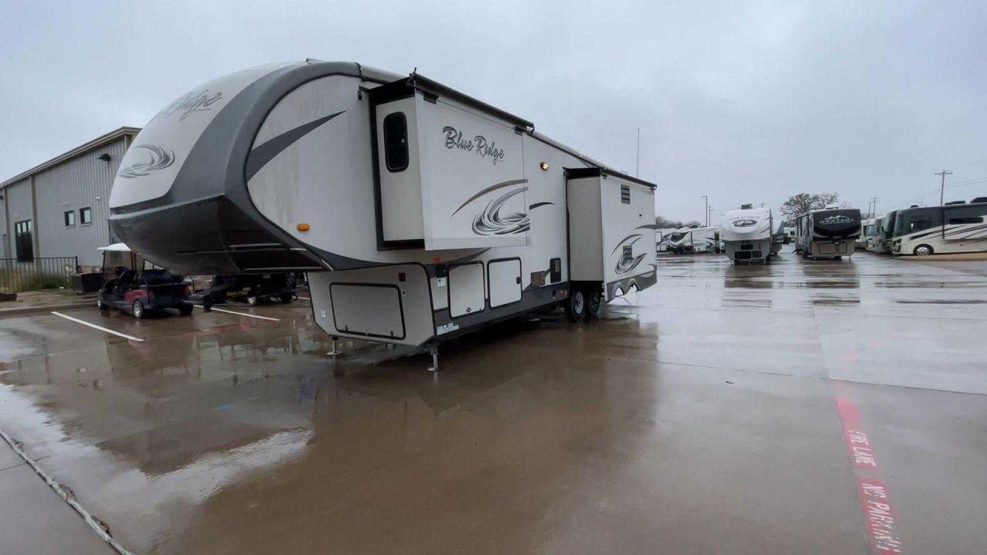 2014 TAN BLUE RIDGE 3025RL (4X4FBLF29EG) , Length: 35.5 ft. | Dry Weight: 11,614 lbs. | Gross Weight: 14,090 lbs. | Slides: 3 transmission, located at 4319 N Main St, Cleburne, TX, 76033, (817) 678-5133, 32.385960, -97.391212 - This 2014 Forest River Fifth Wheel measures 35.5 feet long and just over 8 feet wide with a dry weight of 11,614 lbs. It has a GVWR of 14,090 lbs and a hitch weight of 2,090 lbs. This unit has automatic heating and cooling rated at 35,000 and 15,000 BTUs, respectively. The exterior of this unit is a - Photo#5