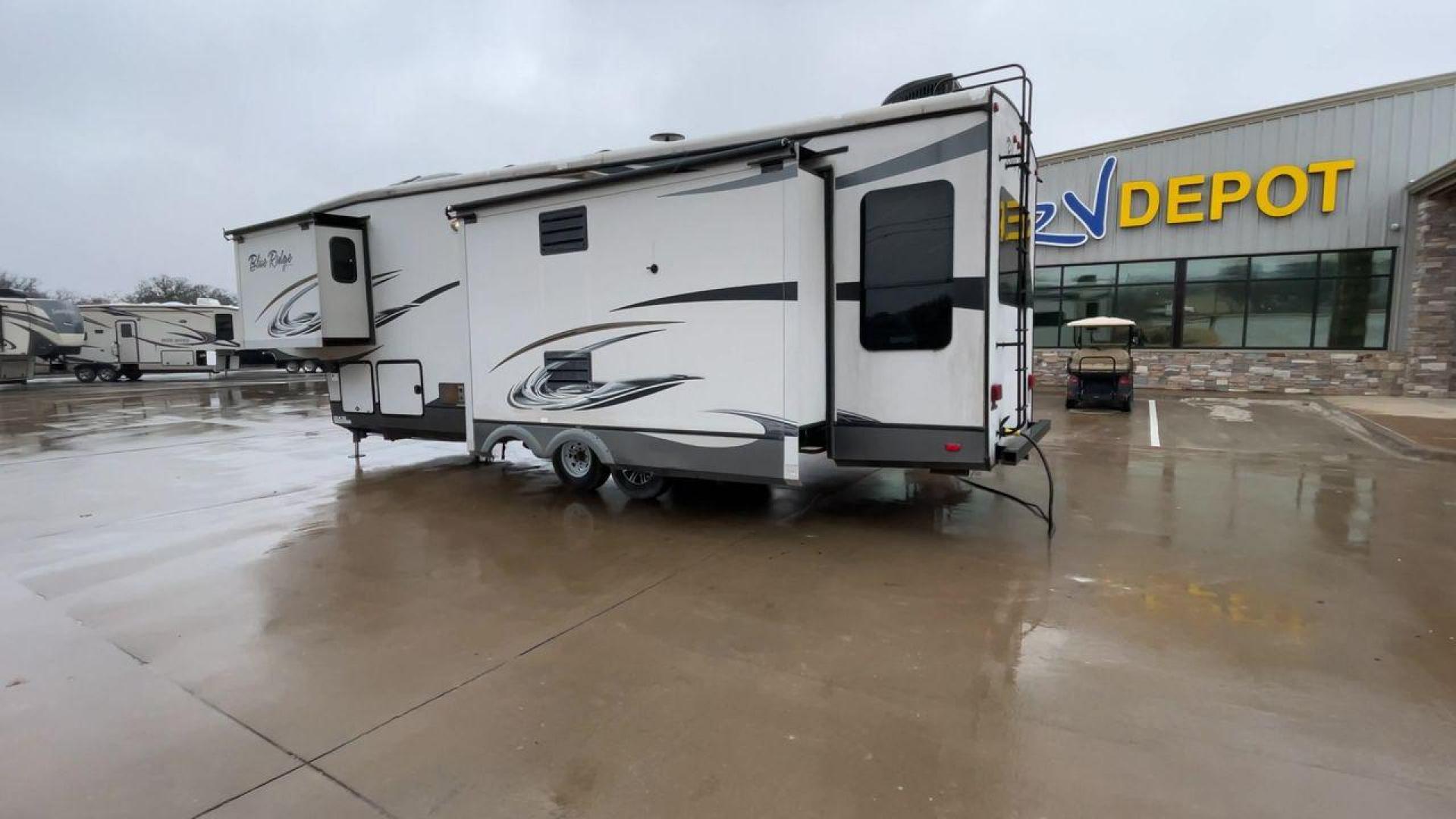 2014 TAN BLUE RIDGE 3025RL (4X4FBLF29EG) , Length: 35.5 ft. | Dry Weight: 11,614 lbs. | Gross Weight: 14,090 lbs. | Slides: 3 transmission, located at 4319 N Main St, Cleburne, TX, 76033, (817) 678-5133, 32.385960, -97.391212 - This 2014 Forest River Fifth Wheel measures 35.5 feet long and just over 8 feet wide with a dry weight of 11,614 lbs. It has a GVWR of 14,090 lbs and a hitch weight of 2,090 lbs. This unit has automatic heating and cooling rated at 35,000 and 15,000 BTUs, respectively. The exterior of this unit is a - Photo#7