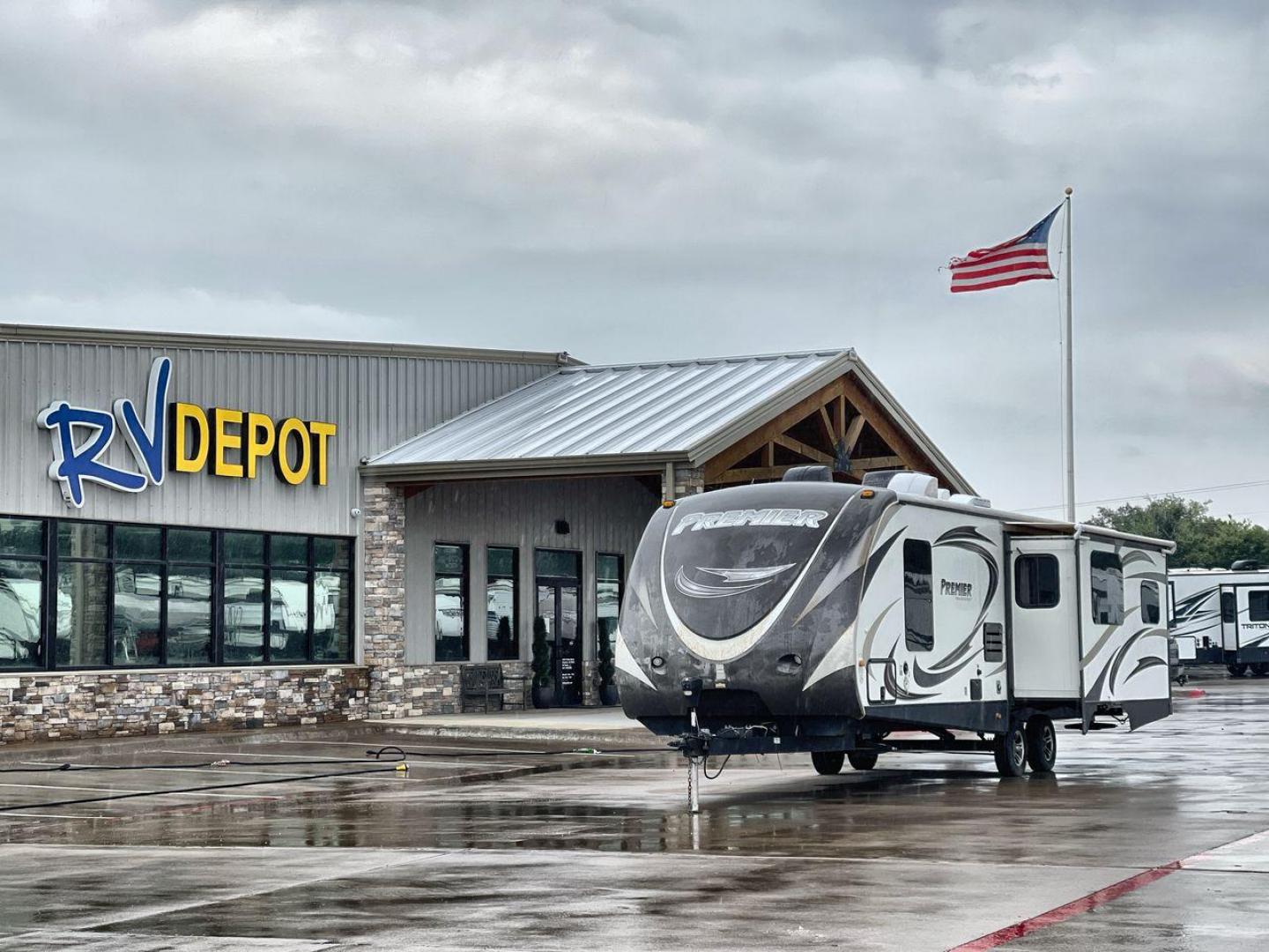 2014 BULLET 30RLPR - (4YDT30R29ED) , Length: 33.75 ft. | Dry Weight: 5,828 lbs. | Gross Weight: 7,600 lbs. | Slides: 1 transmission, located at 4319 N Main St, Cleburne, TX, 76033, (817) 678-5133, 32.385960, -97.391212 - Photo#0