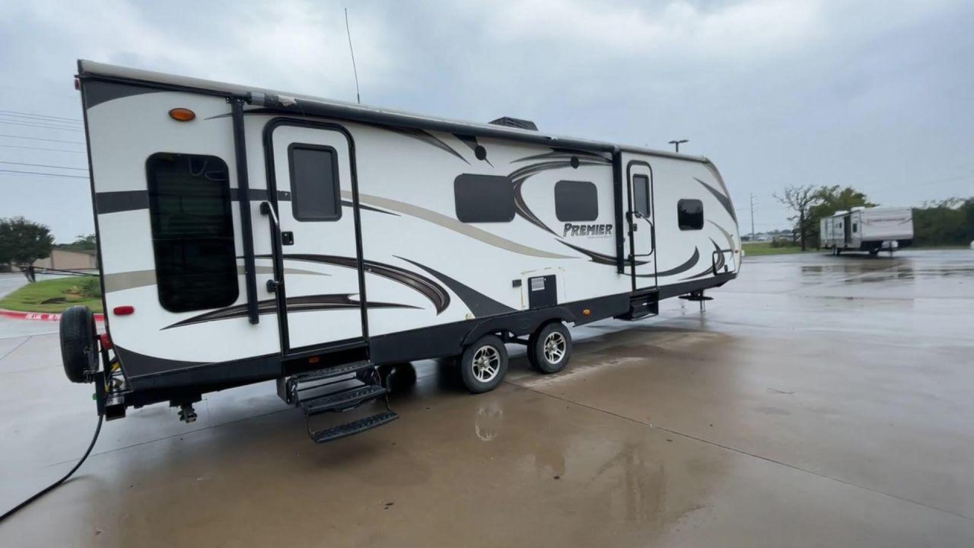 2014 BULLET 30RLPR - (4YDT30R29ED) , Length: 33.75 ft. | Dry Weight: 5,828 lbs. | Gross Weight: 7,600 lbs. | Slides: 1 transmission, located at 4319 N Main St, Cleburne, TX, 76033, (817) 678-5133, 32.385960, -97.391212 - Photo#1