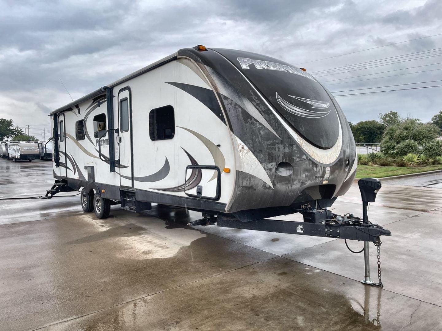 2014 BULLET 30RLPR - (4YDT30R29ED) , Length: 33.75 ft. | Dry Weight: 5,828 lbs. | Gross Weight: 7,600 lbs. | Slides: 1 transmission, located at 4319 N Main St, Cleburne, TX, 76033, (817) 678-5133, 32.385960, -97.391212 - Photo#23