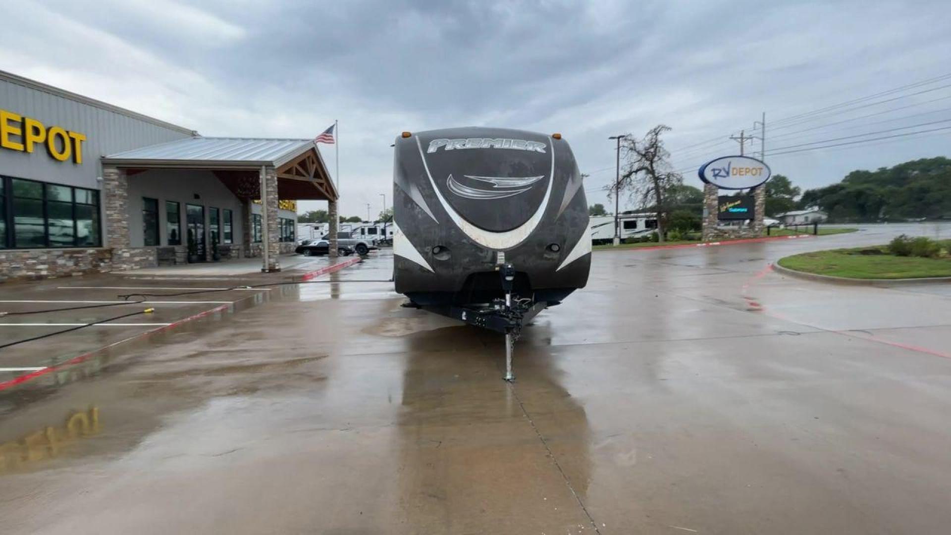 2014 BULLET 30RLPR - (4YDT30R29ED) , Length: 33.75 ft. | Dry Weight: 5,828 lbs. | Gross Weight: 7,600 lbs. | Slides: 1 transmission, located at 4319 N Main St, Cleburne, TX, 76033, (817) 678-5133, 32.385960, -97.391212 - Photo#4