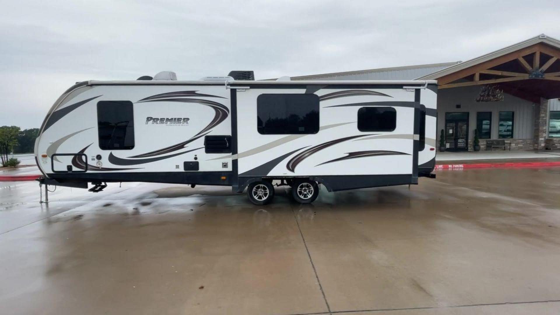 2014 BULLET 30RLPR - (4YDT30R29ED) , Length: 33.75 ft. | Dry Weight: 5,828 lbs. | Gross Weight: 7,600 lbs. | Slides: 1 transmission, located at 4319 N Main St, Cleburne, TX, 76033, (817) 678-5133, 32.385960, -97.391212 - Photo#6