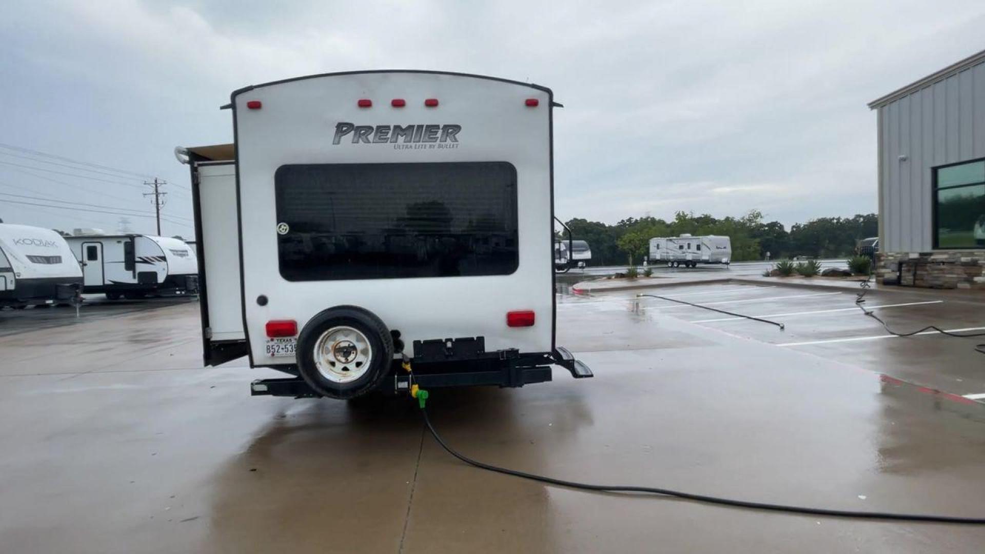 2014 BULLET 30RLPR - (4YDT30R29ED) , Length: 33.75 ft. | Dry Weight: 5,828 lbs. | Gross Weight: 7,600 lbs. | Slides: 1 transmission, located at 4319 N Main St, Cleburne, TX, 76033, (817) 678-5133, 32.385960, -97.391212 - Photo#8