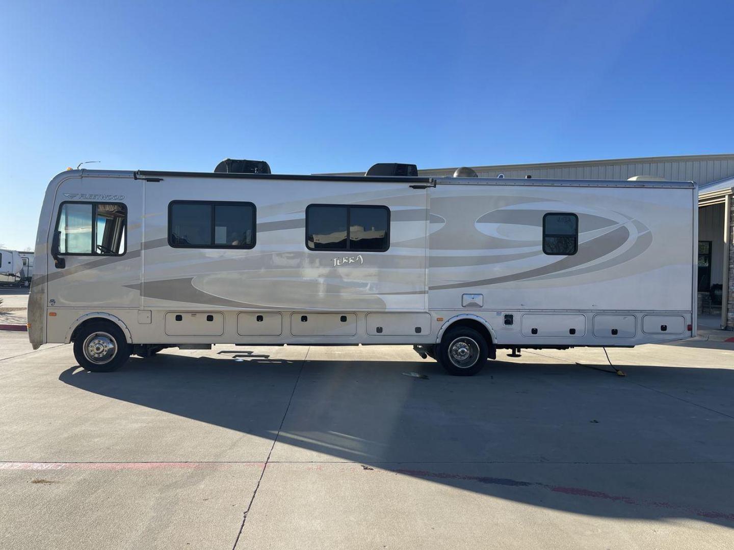 2014 FLEETWOOD TERRA 35K (1F66F5DY0E0) , located at 4319 N Main St, Cleburne, TX, 76033, (817) 678-5133, 32.385960, -97.391212 - Photo#24