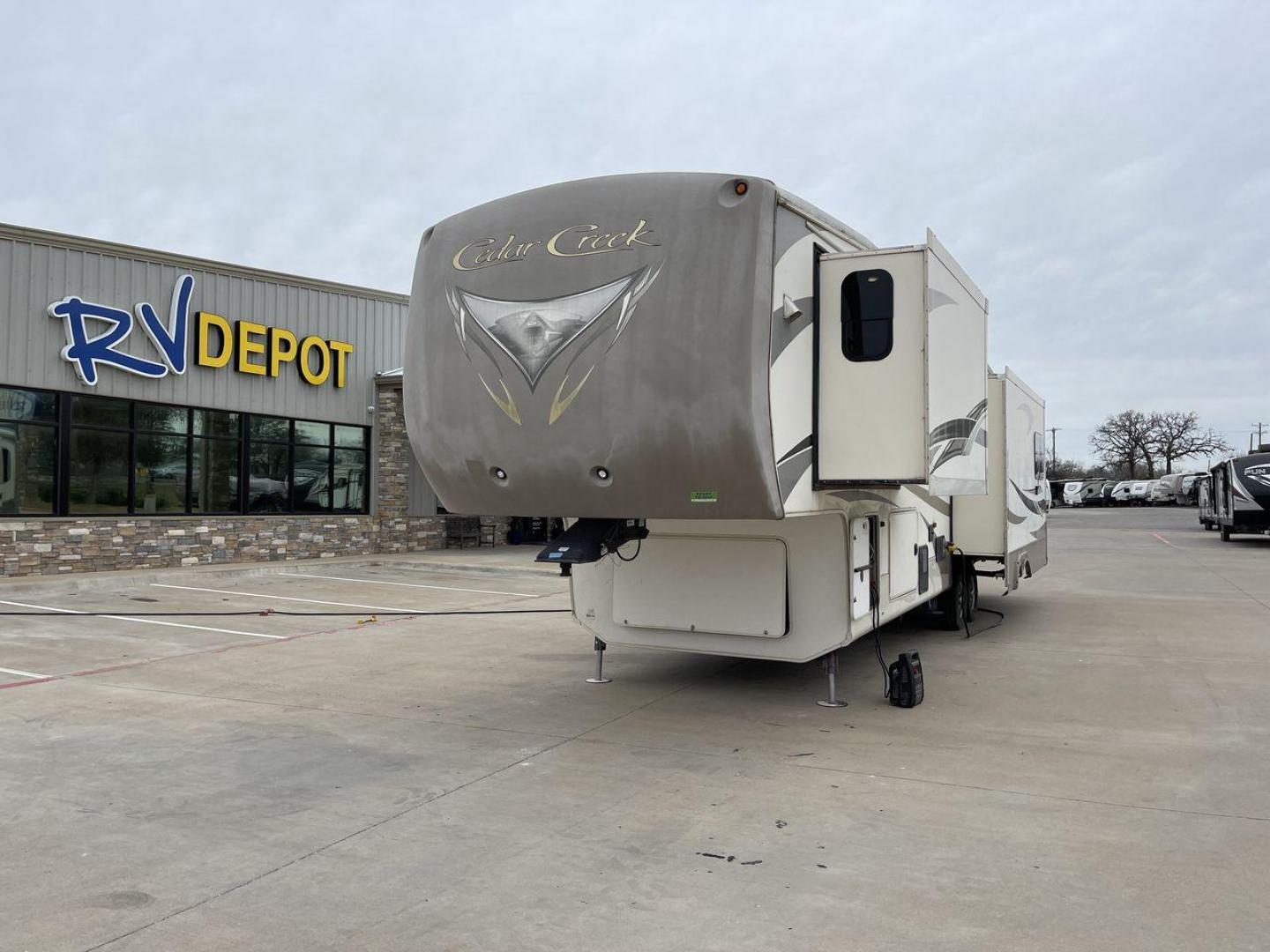 2014 TAN FOREST RIVER CEDAR CREEK 36CKTS (4X4FCRM26ES) , Length: 39.92 ft. | Dry Weight: 12,076 lbs. | Gross Weight: 16,389 lbs. | Slides: 3 transmission, located at 4319 N Main St, Cleburne, TX, 76033, (817) 678-5133, 32.385960, -97.391212 - This 2014 Forest River Cedar Creek 36CKTS Fifth Wheel measures just shy of 40 feet long and 8 feet wide. This model has a GVWR of 16,389 and a hitch weight of 2,389 lbs. This unit is equipped with heating rated at 40,000 BTUs, and cooling rated at 15,000 BTUs, meaning it will always be exactly the t - Photo#0