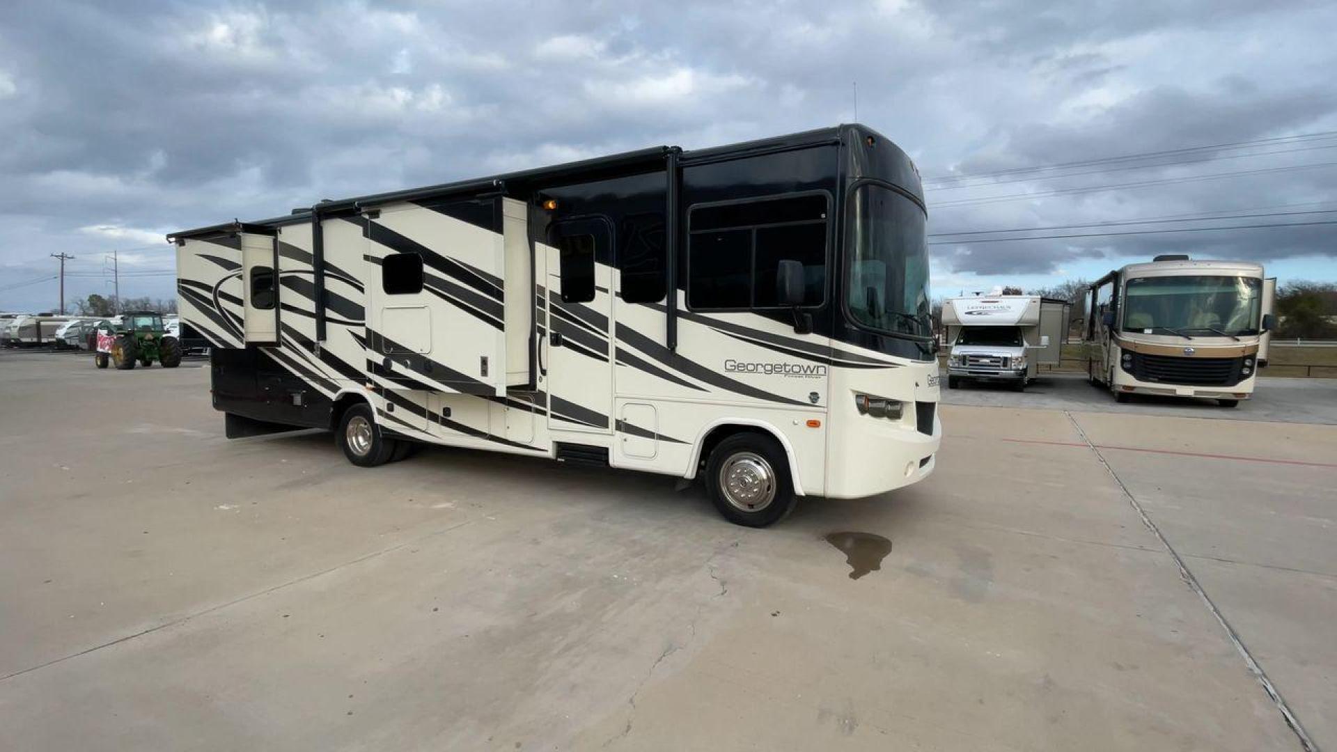 2014 FOREST RIVER GEORGETOWN 328TS (1F66F5DY7E0) , Length: 34.33 ft. | Gross Weight: 20,500 lbs. | Slides: 3 transmission, located at 4319 N Main St, Cleburne, TX, 76033, (817) 678-5133, 32.385960, -97.391212 - Photo#3