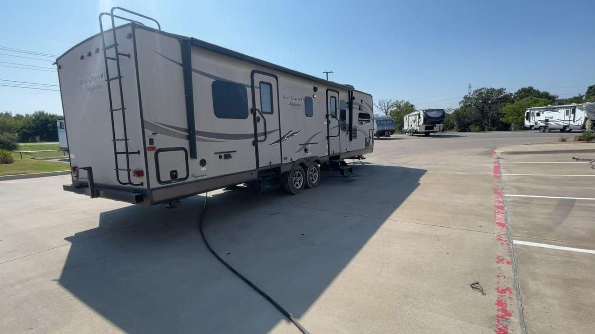 2014 WHITE FOREST RIVER ROCKWOOD 8315BBS (4X4TRLG29E1) , Length: 34.75 ft. | Dry Weight: 6,843 lbs.| Slides: 2 transmission, located at 4319 N Main St, Cleburne, TX, 76033, (817) 678-5133, 32.385960, -97.391212 - Are you looking for a camper to accommodate the whole family and invite a few of your friends? Then the 2014 Forest River Rockwood 8315BBS travel trailer is an ideal pick for you! This camper measures just 34.75 ft in length, 8 ft in width, 9.83 ft in height, and 6.67 ft in interior height. It has a - Photo#1