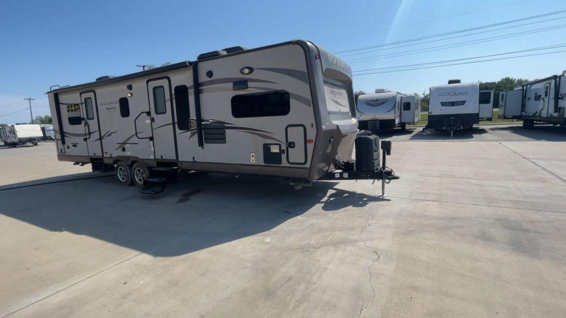 2014 WHITE FOREST RIVER ROCKWOOD 8315BBS (4X4TRLG29E1) , Length: 34.75 ft. | Dry Weight: 6,843 lbs.| Slides: 2 transmission, located at 4319 N Main St, Cleburne, TX, 76033, (817) 678-5133, 32.385960, -97.391212 - Are you looking for a camper to accommodate the whole family and invite a few of your friends? Then the 2014 Forest River Rockwood 8315BBS travel trailer is an ideal pick for you! This camper measures just 34.75 ft in length, 8 ft in width, 9.83 ft in height, and 6.67 ft in interior height. It has a - Photo#3