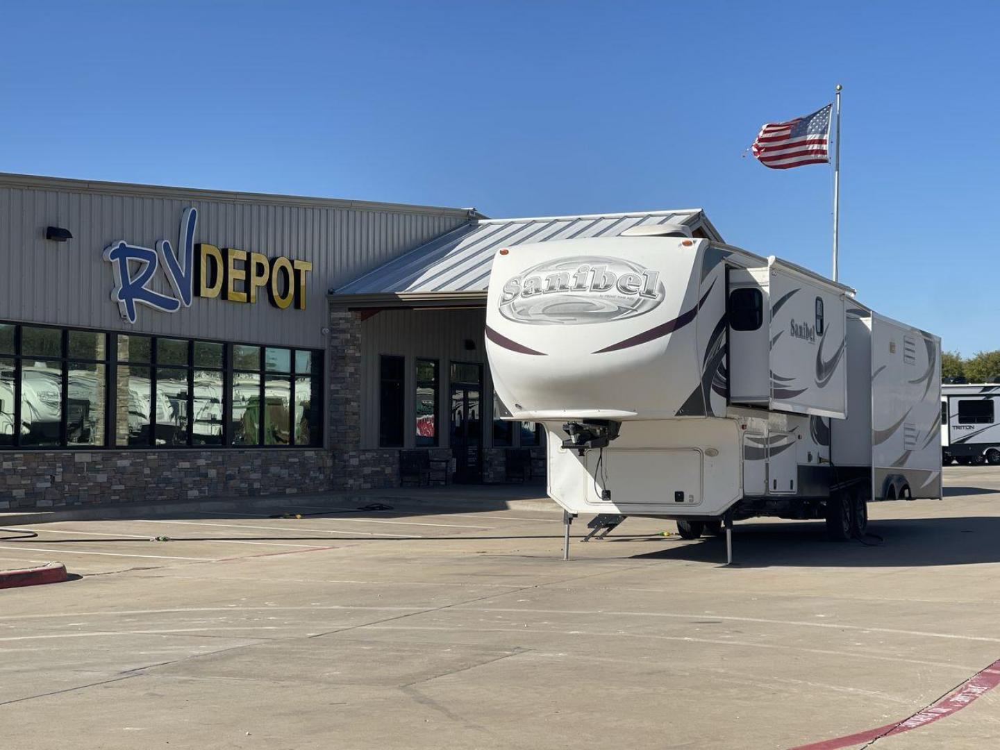 2014 WHITE FOREST RIVER SANIBEL 3600 (5ZT3SN1B8EG) , Length: 40.17 ft. | Dry Weight: 12,640 lbs. | Slides: 3 transmission, located at 4319 N Main St, Cleburne, TX, 76033, (817) 678-5133, 32.385960, -97.391212 - The 2014 Forest River Sanibel 3600 is a dual-axle aluminum wheel set-up measuring 40.17 ft. in length. It has a dry weight of 12,640 lbs. with a payload capacity of 2,801 lbs. It is made of aluminum and fiberglass. It comes equipped with 3 power-retractable slides and a whole 18-foot power-retractab - Photo#0