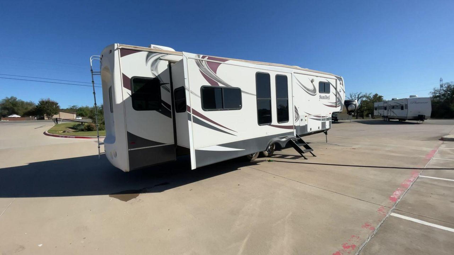 2014 WHITE FOREST RIVER SANIBEL 3600 (5ZT3SN1B8EG) , Length: 40.17 ft. | Dry Weight: 12,640 lbs. | Slides: 3 transmission, located at 4319 N Main St, Cleburne, TX, 76033, (817) 678-5133, 32.385960, -97.391212 - The 2014 Forest River Sanibel 3600 is a dual-axle aluminum wheel set-up measuring 40.17 ft. in length. It has a dry weight of 12,640 lbs. with a payload capacity of 2,801 lbs. It is made of aluminum and fiberglass. It comes equipped with 3 power-retractable slides and a whole 18-foot power-retractab - Photo#1