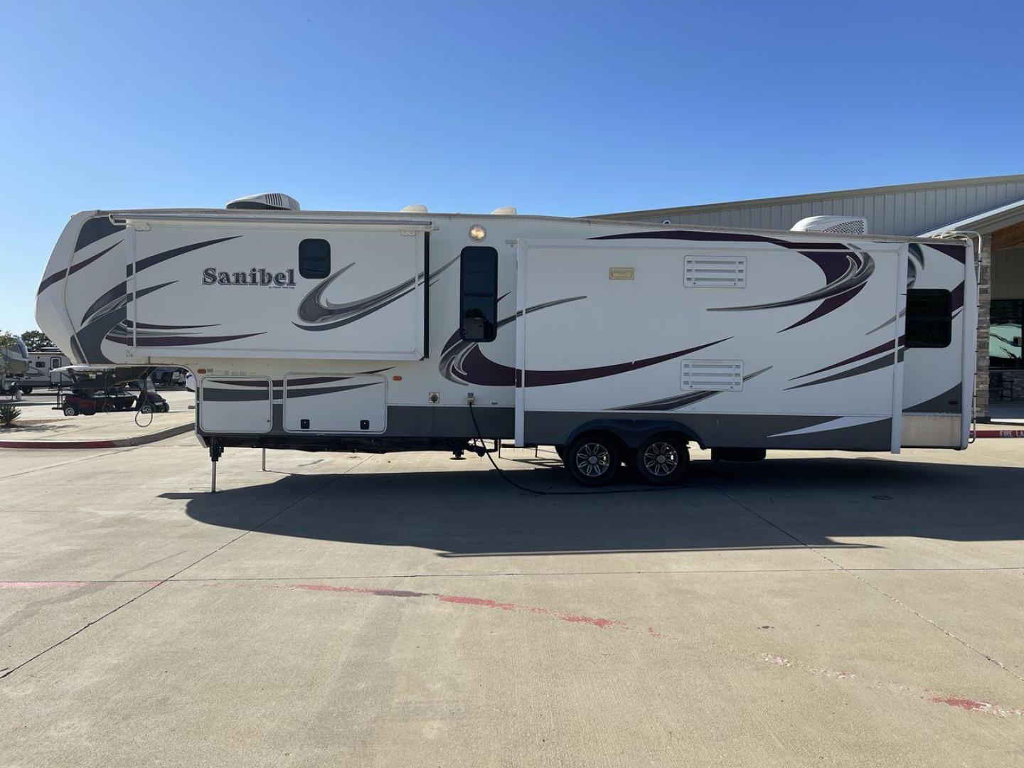 2014 WHITE FOREST RIVER SANIBEL 3600 (5ZT3SN1B8EG) , Length: 40.17 ft. | Dry Weight: 12,640 lbs. | Slides: 3 transmission, located at 4319 N Main St, Cleburne, TX, 76033, (817) 678-5133, 32.385960, -97.391212 - The 2014 Forest River Sanibel 3600 is a dual-axle aluminum wheel set-up measuring 40.17 ft. in length. It has a dry weight of 12,640 lbs. with a payload capacity of 2,801 lbs. It is made of aluminum and fiberglass. It comes equipped with 3 power-retractable slides and a whole 18-foot power-retractab - Photo#23