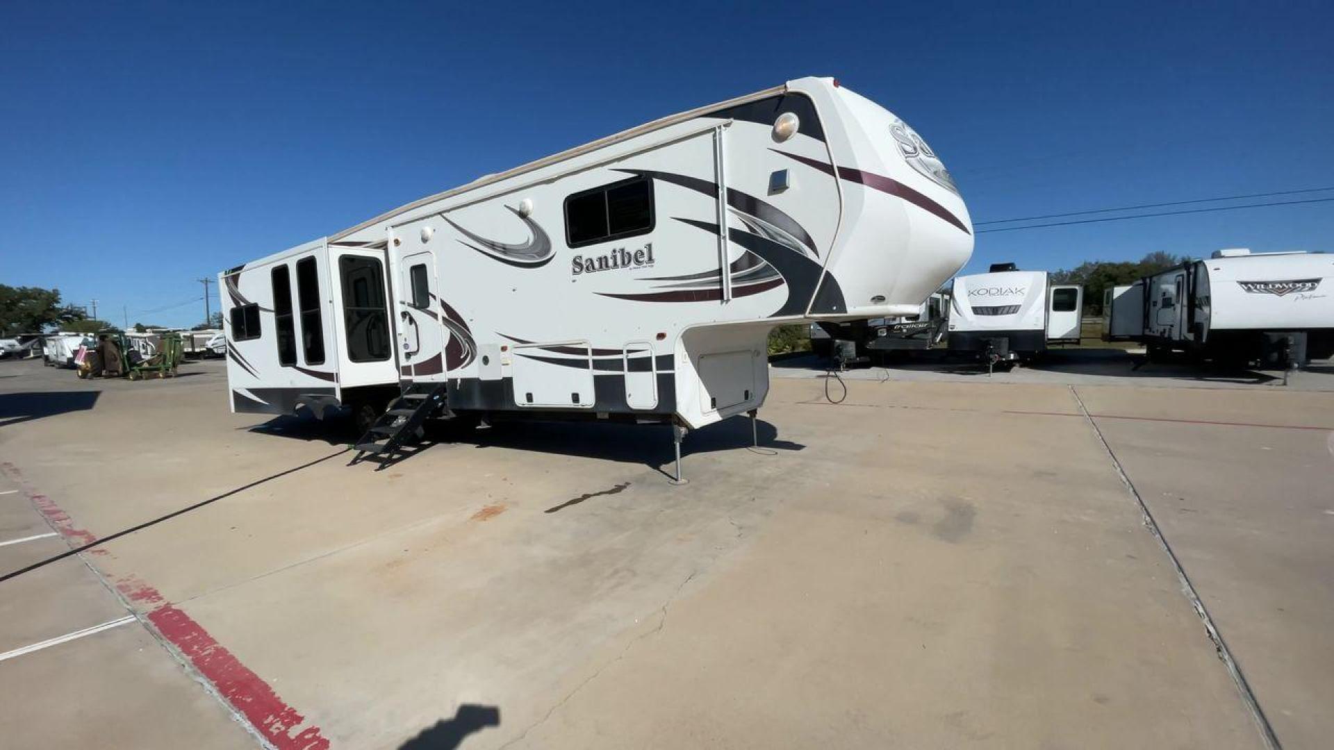 2014 WHITE FOREST RIVER SANIBEL 3600 (5ZT3SN1B8EG) , Length: 40.17 ft. | Dry Weight: 12,640 lbs. | Slides: 3 transmission, located at 4319 N Main St, Cleburne, TX, 76033, (817) 678-5133, 32.385960, -97.391212 - The 2014 Forest River Sanibel 3600 is a dual-axle aluminum wheel set-up measuring 40.17 ft. in length. It has a dry weight of 12,640 lbs. with a payload capacity of 2,801 lbs. It is made of aluminum and fiberglass. It comes equipped with 3 power-retractable slides and a whole 18-foot power-retractab - Photo#3