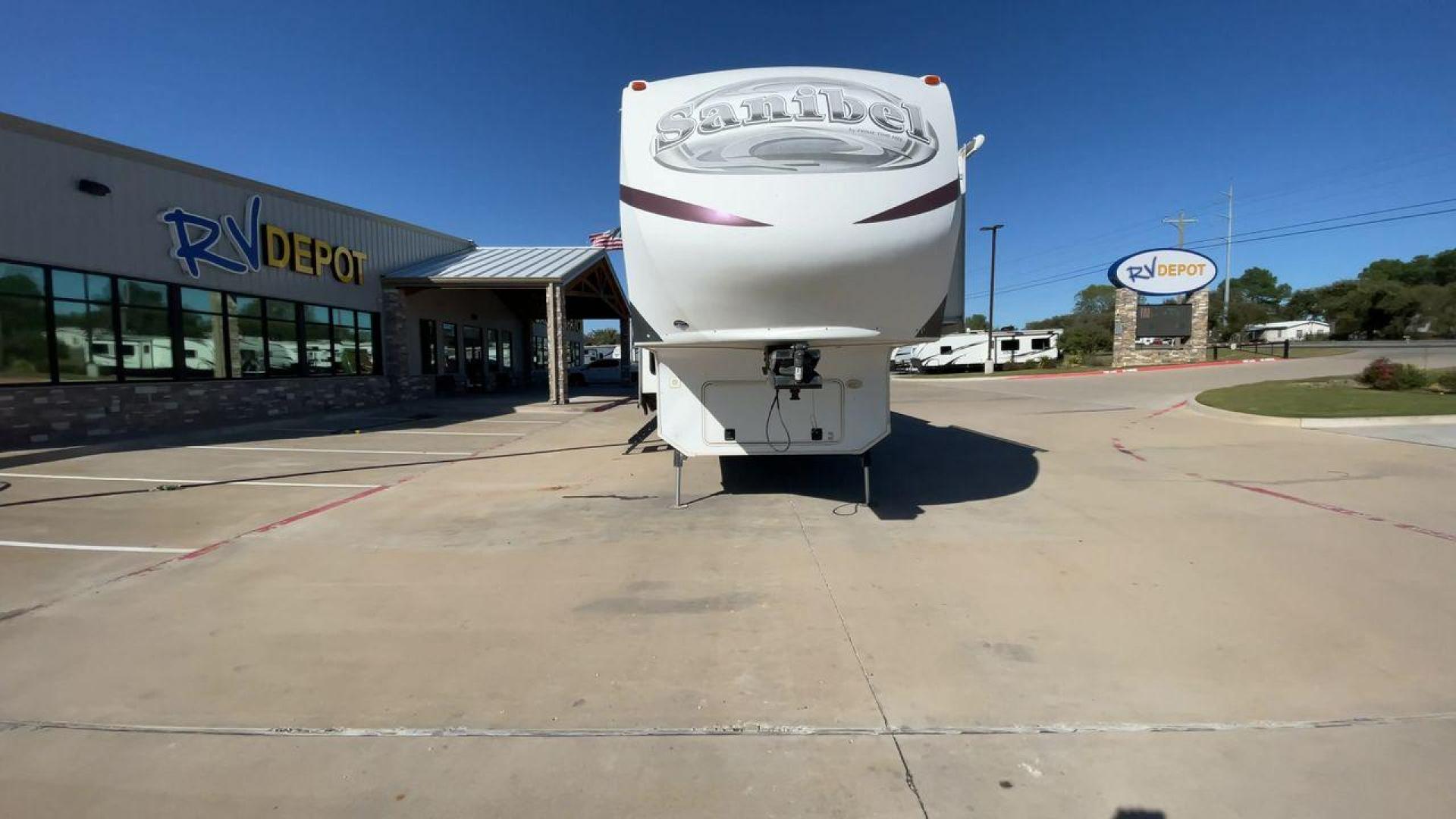 2014 WHITE FOREST RIVER SANIBEL 3600 (5ZT3SN1B8EG) , Length: 40.17 ft. | Dry Weight: 12,640 lbs. | Slides: 3 transmission, located at 4319 N Main St, Cleburne, TX, 76033, (817) 678-5133, 32.385960, -97.391212 - The 2014 Forest River Sanibel 3600 is a dual-axle aluminum wheel set-up measuring 40.17 ft. in length. It has a dry weight of 12,640 lbs. with a payload capacity of 2,801 lbs. It is made of aluminum and fiberglass. It comes equipped with 3 power-retractable slides and a whole 18-foot power-retractab - Photo#4