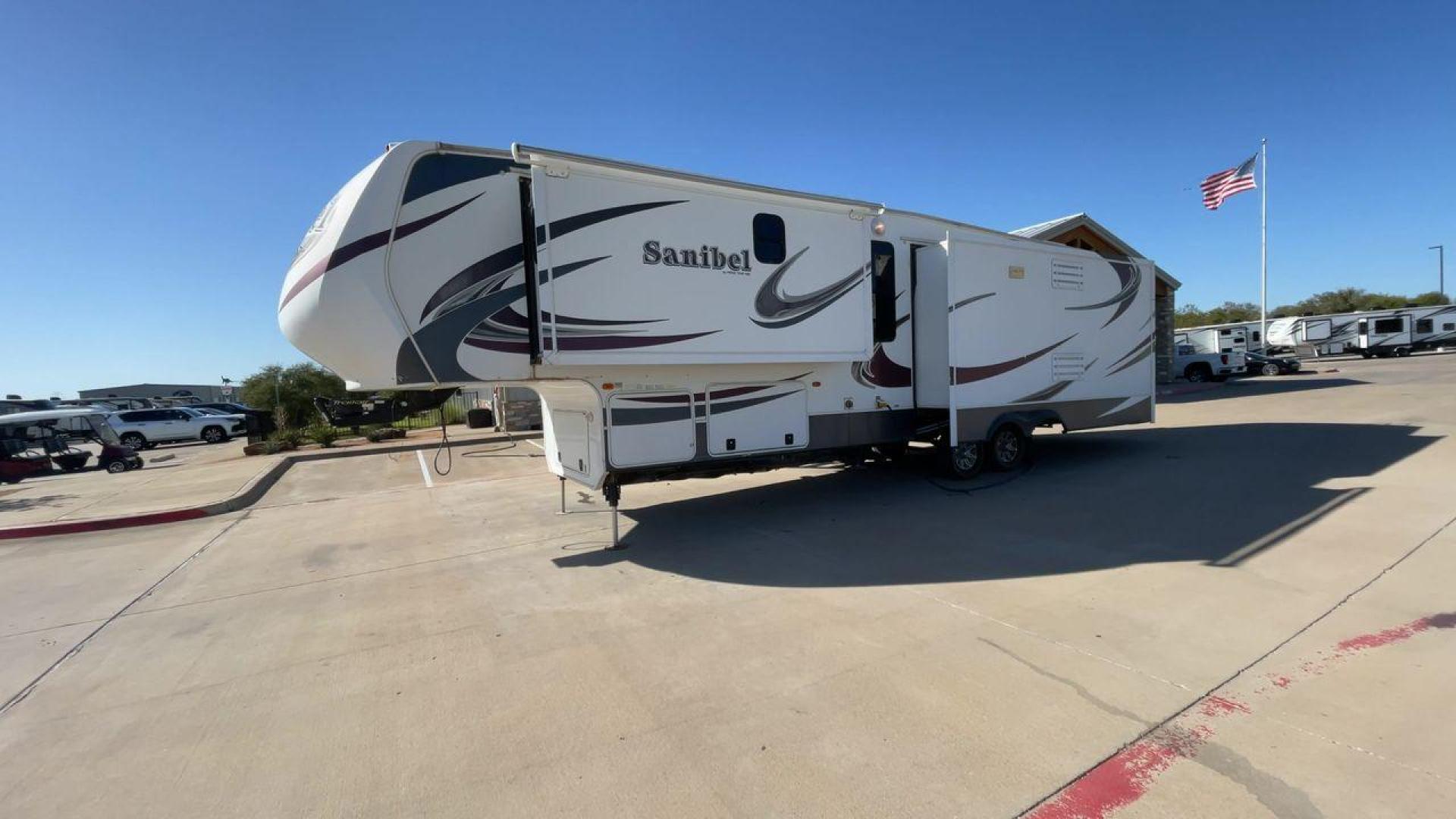 2014 WHITE FOREST RIVER SANIBEL 3600 (5ZT3SN1B8EG) , Length: 40.17 ft. | Dry Weight: 12,640 lbs. | Slides: 3 transmission, located at 4319 N Main St, Cleburne, TX, 76033, (817) 678-5133, 32.385960, -97.391212 - The 2014 Forest River Sanibel 3600 is a dual-axle aluminum wheel set-up measuring 40.17 ft. in length. It has a dry weight of 12,640 lbs. with a payload capacity of 2,801 lbs. It is made of aluminum and fiberglass. It comes equipped with 3 power-retractable slides and a whole 18-foot power-retractab - Photo#5