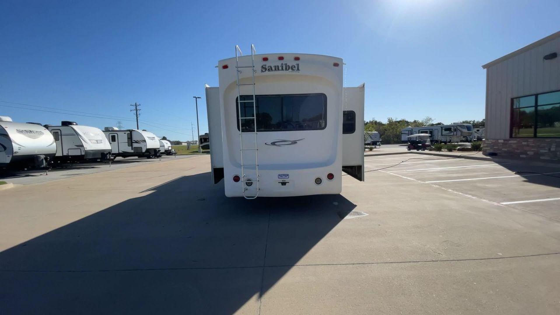 2014 WHITE FOREST RIVER SANIBEL 3600 (5ZT3SN1B8EG) , Length: 40.17 ft. | Dry Weight: 12,640 lbs. | Slides: 3 transmission, located at 4319 N Main St, Cleburne, TX, 76033, (817) 678-5133, 32.385960, -97.391212 - The 2014 Forest River Sanibel 3600 is a dual-axle aluminum wheel set-up measuring 40.17 ft. in length. It has a dry weight of 12,640 lbs. with a payload capacity of 2,801 lbs. It is made of aluminum and fiberglass. It comes equipped with 3 power-retractable slides and a whole 18-foot power-retractab - Photo#8