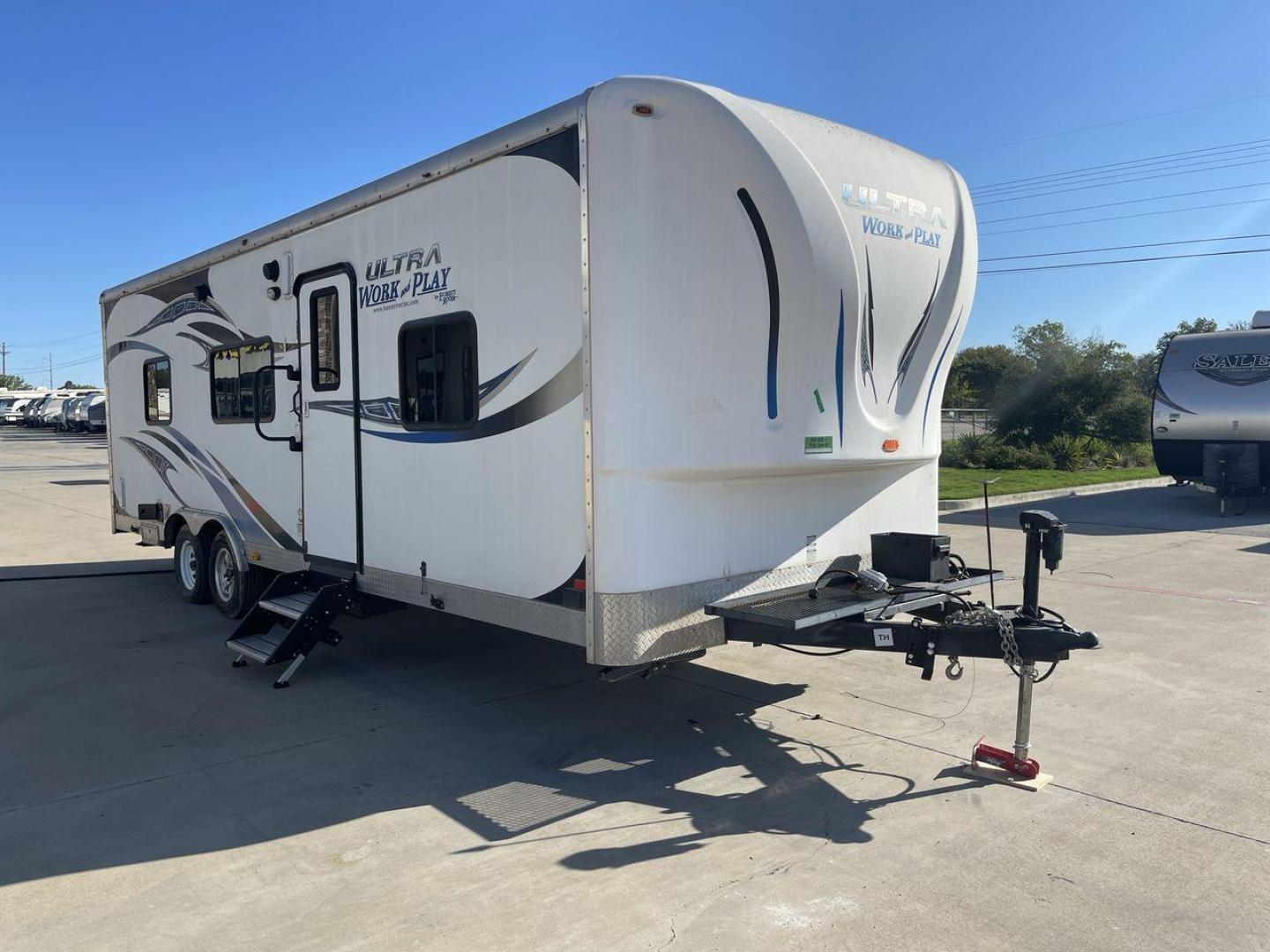 2014 WHITE FOREST RIVER WORK AND PLAY 25UDT (4X4TWPA21EB) , Length: 30.42 ft. | Dry Weight: 6,201 lbs. | Gross Weight: 9,987 lbs. | Slides: 0 transmission, located at 4319 N Main St, Cleburne, TX, 76033, (817) 678-5133, 32.385960, -97.391212 - With the 2014 Forest River Work and Play 25UDT Toy Hauler, unleash the excitement of exploration. For people who want the comforts of home away from home combined with the excitement of outdoor activities, this tough and adaptable RV is ideal. The dimensions of this toy hauler are 30.42 ft in len - Photo#22