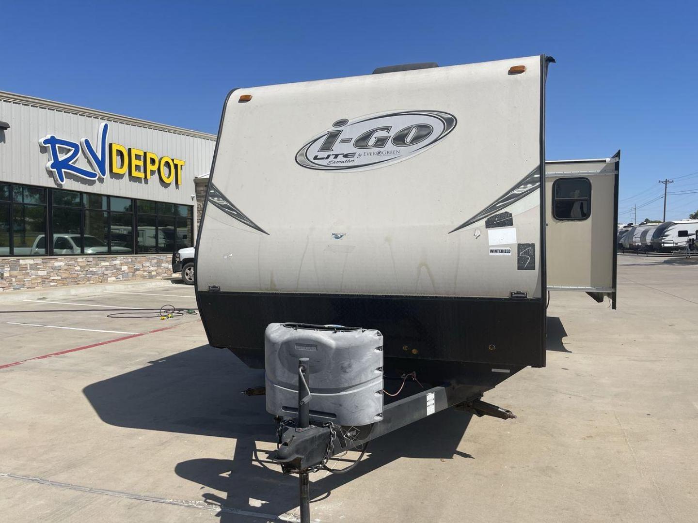 2014 WHITE EVERGREEN I GO 281RLDS (5ZWTGPE20E1) , Length: 32.42 ft | Dry Weight: 5,752 lbs | Gross Weight: 8,795 lbs | Slides: 1 transmission, located at 4319 N Main St, Cleburne, TX, 76033, (817) 678-5133, 32.385960, -97.391212 - Enjoy the freedom of the open road with the 2014 EverGreen iGo 281RLDS Travel Trailer! This trailer is your ticket to amazing trips with family and friends. The iGo, measuring 32.42 feet long and weighing 5,752 pounds dry, is both large and lightweight, making it easy to pull and handle. With a gros - Photo#0