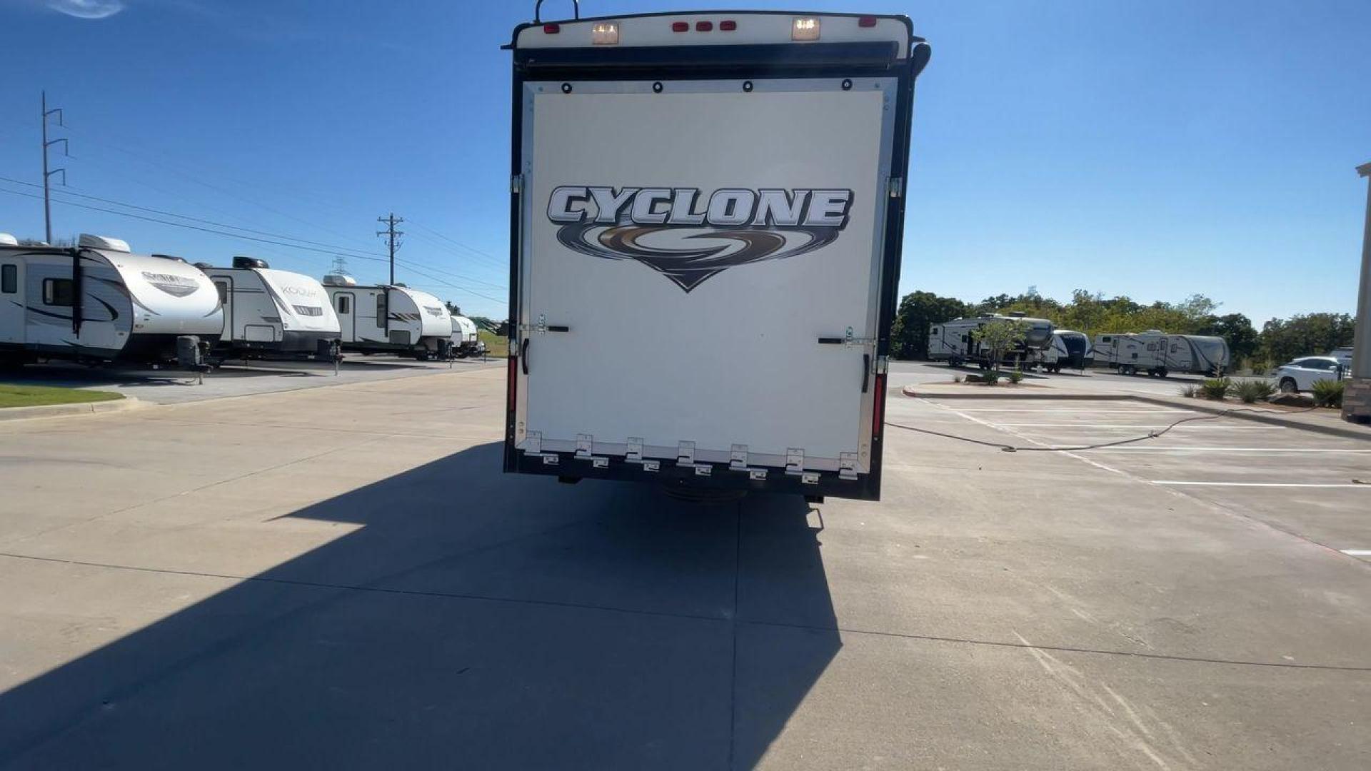 2014 HEARTLAND CYCLONE 4100 (5SFCG4330EE) , located at 4319 N Main St, Cleburne, TX, 76033, (817) 678-5133, 32.385960, -97.391212 - Photo#8