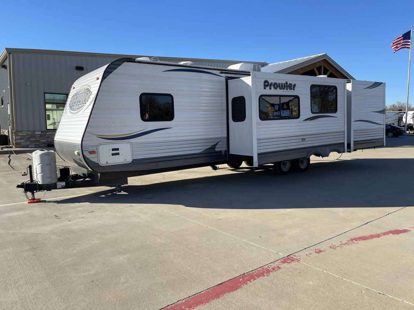 2014 HEARTLAND PROWLER 33PBHS (5SFPB3622EE) , located at 4319 N Main St, Cleburne, TX, 76033, (817) 678-5133, 32.385960, -97.391212 - Photo#24