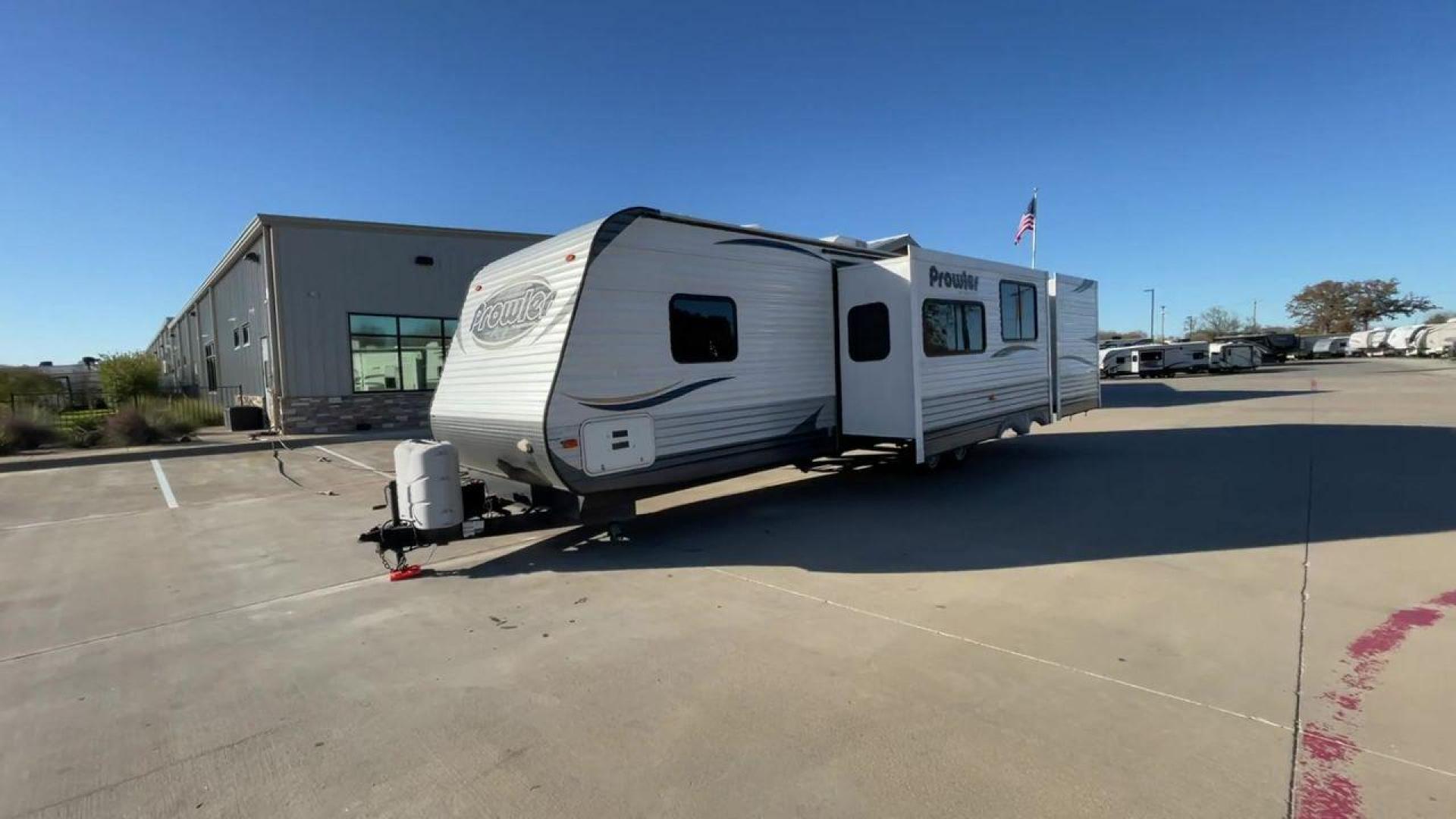 2014 HEARTLAND PROWLER 33PBHS (5SFPB3622EE) , located at 4319 N Main St, Cleburne, TX, 76033, (817) 678-5133, 32.385960, -97.391212 - Photo#5