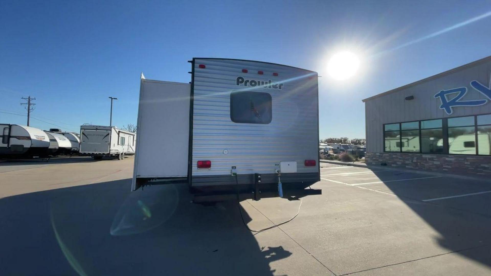 2014 HEARTLAND PROWLER 33PBHS (5SFPB3622EE) , located at 4319 N Main St, Cleburne, TX, 76033, (817) 678-5133, 32.385960, -97.391212 - Photo#8