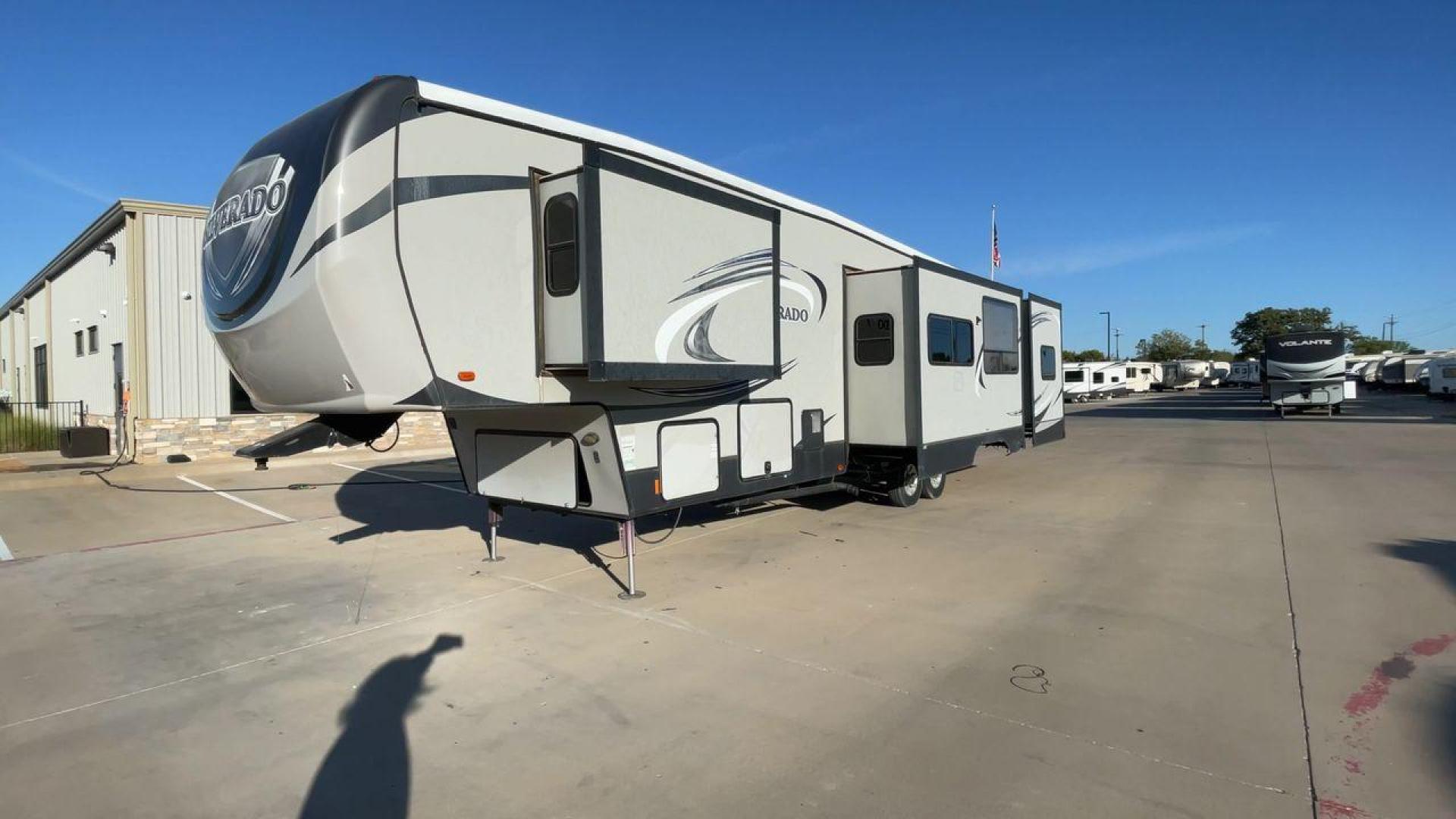 2014 HEARTLAND SILVERADO 37QB (5SFBG412XEE) , Length: 41.6 ft. | Dry Weight: 11,660 lbs. | Gross Weight: 15,000 lbs. | Slides: 4 transmission, located at 4319 N Main St, Cleburne, TX, 76033, (817) 678-5133, 32.385960, -97.391212 - Photo#5