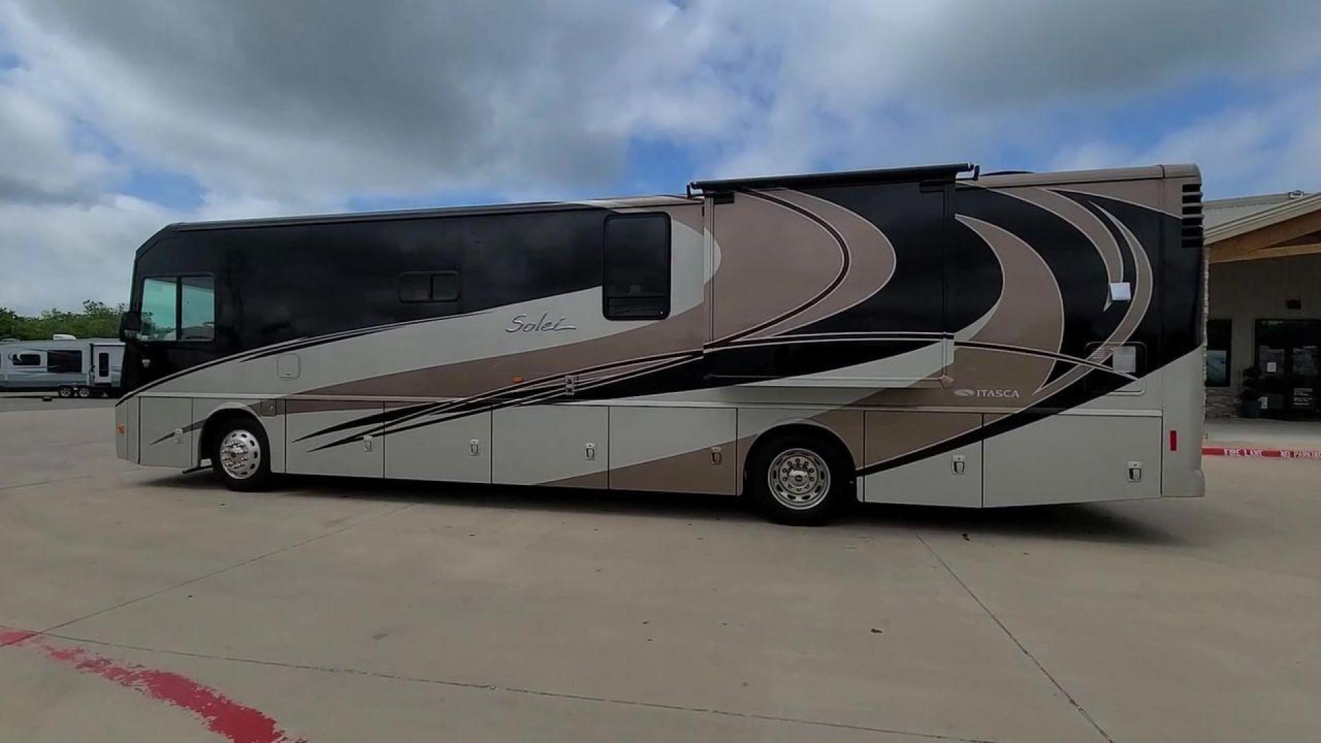 2014 ITASCA SOLEI 38R (4UZACJDT2EC) , Length: 39.8 ft. | Gross Weight: 27,910 lbs. | Slides: 2 transmission, located at 4319 N Main St, Cleburne, TX, 76033, (817) 678-5133, 32.385960, -97.391212 - The 2014 Itasca Solei 38R Motor Home is a sophisticated and spacious Class A RV designed for the ultimate road-tripping experience. Powered by a potent 300-horsepower Cummins diesel engine and built on a Freightliner XCS chassis, this motorhome ensures a smooth and powerful ride. Measuring 39 feet i - Photo#2