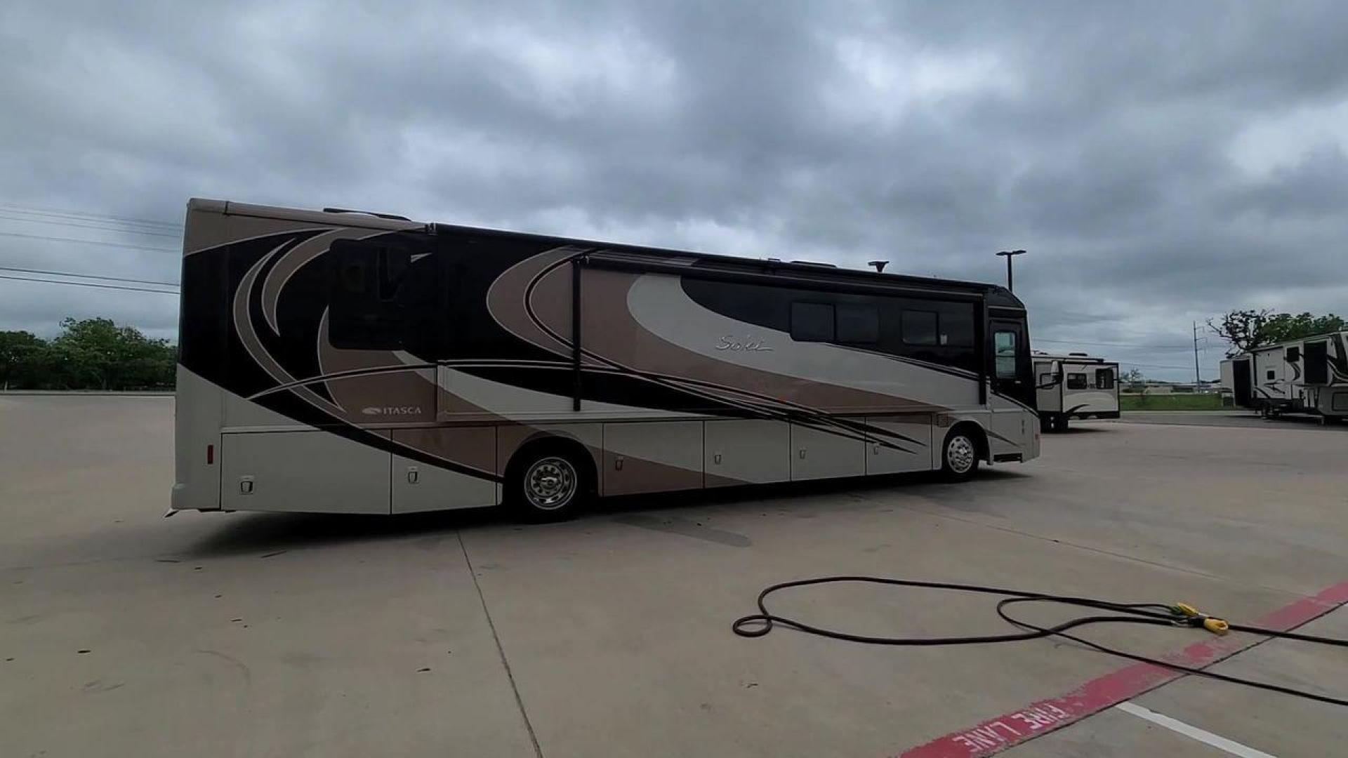 2014 ITASCA SOLEI 38R (4UZACJDT2EC) , Length: 39.8 ft. | Gross Weight: 27,910 lbs. | Slides: 2 transmission, located at 4319 N Main St, Cleburne, TX, 76033, (817) 678-5133, 32.385960, -97.391212 - The 2014 Itasca Solei 38R Motor Home is a sophisticated and spacious Class A RV designed for the ultimate road-tripping experience. Powered by a potent 300-horsepower Cummins diesel engine and built on a Freightliner XCS chassis, this motorhome ensures a smooth and powerful ride. Measuring 39 feet i - Photo#7