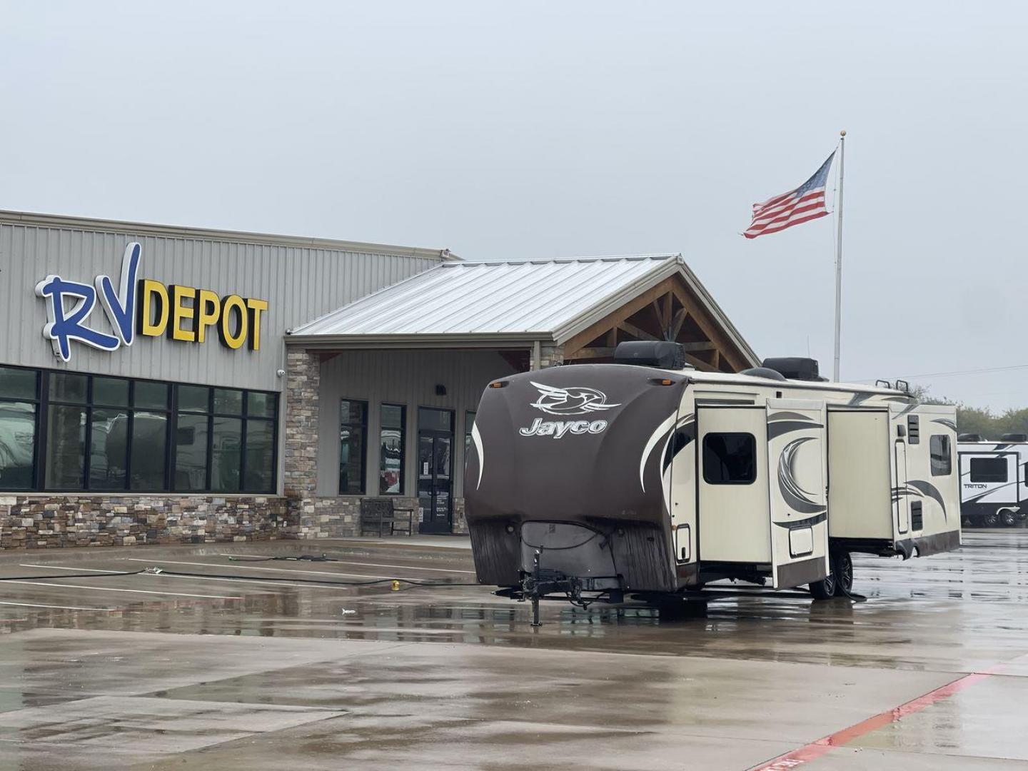 2014 BEIGE JAYCO EAGLEPREMIER 338RETS (1UJBJ0BU9E1) , Length: 39 ft. | Dry Weight: 8,590 lbs. | Gross Weight: 10,950 lbs. | Slides: 3 transmission, located at 4319 N Main St, Cleburne, TX, 76033, (817) 678-5133, 32.385960, -97.391212 - Photo#0