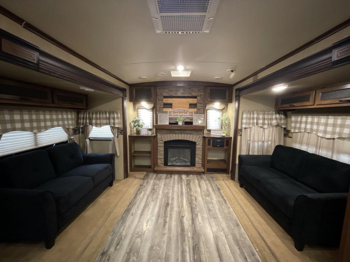 2014 BEIGE JAYCO EAGLEPREMIER 338RETS (1UJBJ0BU9E1) , Length: 39 ft. | Dry Weight: 8,590 lbs. | Gross Weight: 10,950 lbs. | Slides: 3 transmission, located at 4319 N Main St, Cleburne, TX, 76033, (817) 678-5133, 32.385960, -97.391212 - Photo#10