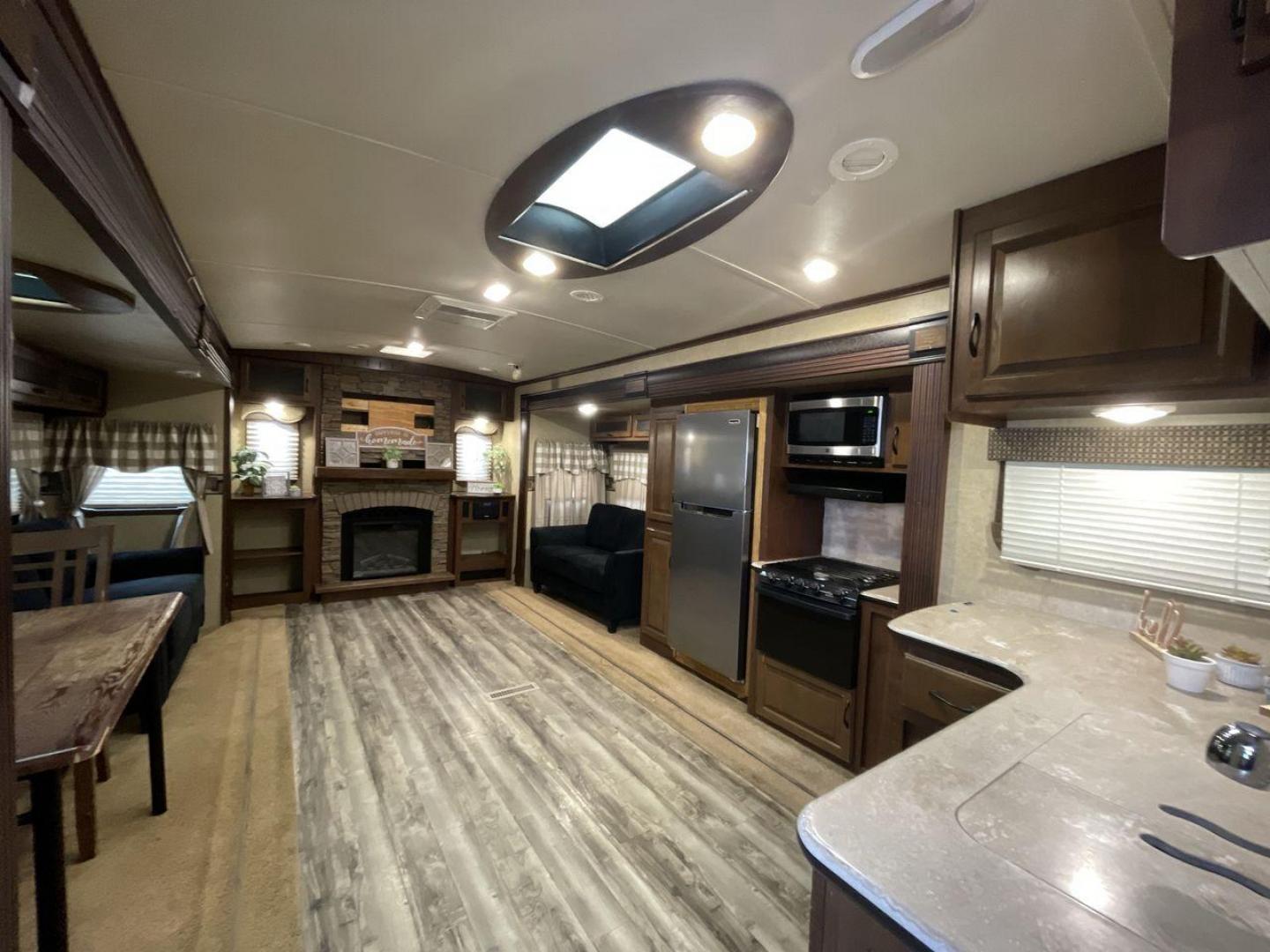 2014 BEIGE JAYCO EAGLEPREMIER 338RETS (1UJBJ0BU9E1) , Length: 39 ft. | Dry Weight: 8,590 lbs. | Gross Weight: 10,950 lbs. | Slides: 3 transmission, located at 4319 N Main St, Cleburne, TX, 76033, (817) 678-5133, 32.385960, -97.391212 - Photo#11