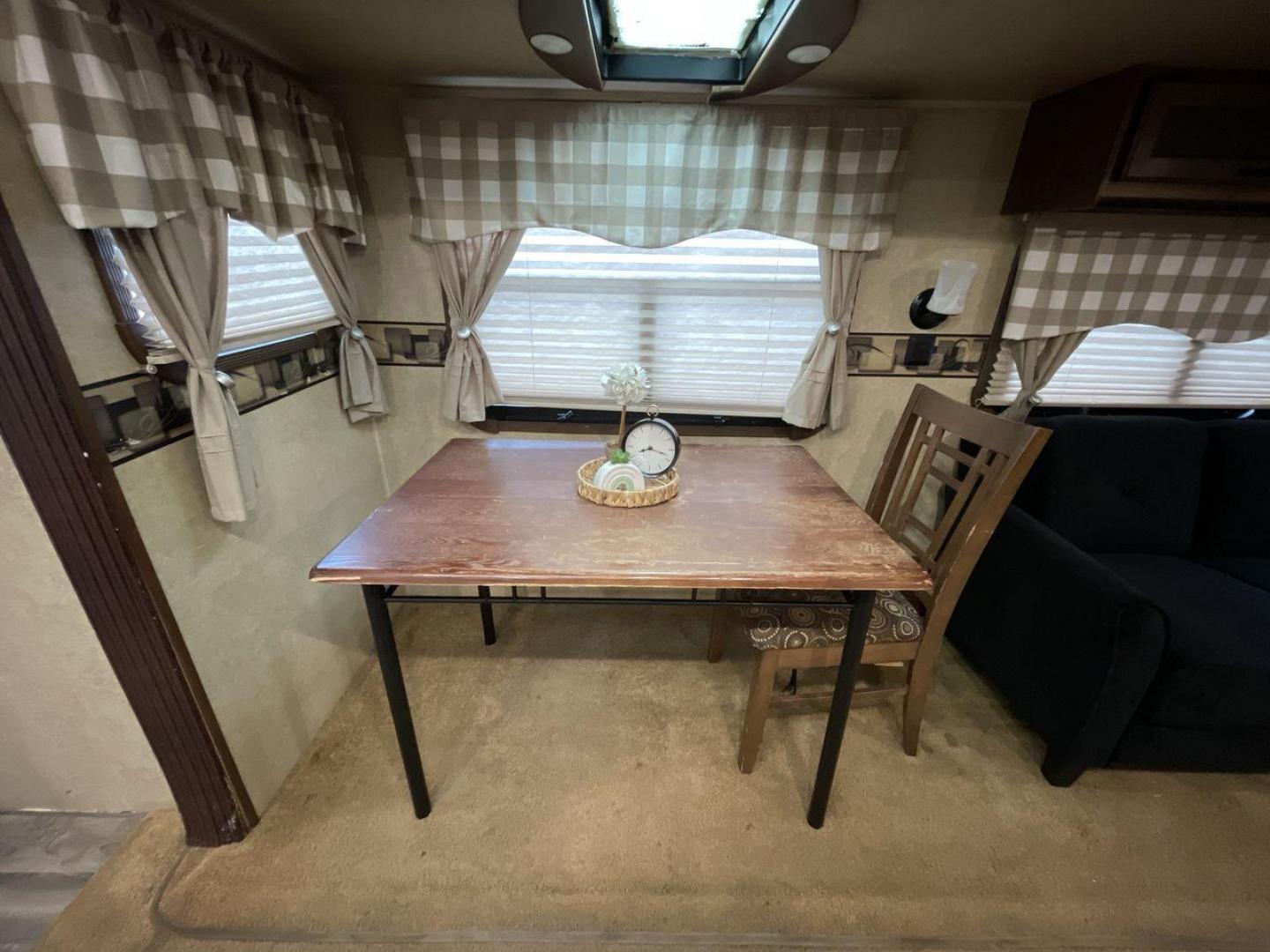 2014 BEIGE JAYCO EAGLEPREMIER 338RETS (1UJBJ0BU9E1) , Length: 39 ft. | Dry Weight: 8,590 lbs. | Gross Weight: 10,950 lbs. | Slides: 3 transmission, located at 4319 N Main St, Cleburne, TX, 76033, (817) 678-5133, 32.385960, -97.391212 - Photo#13