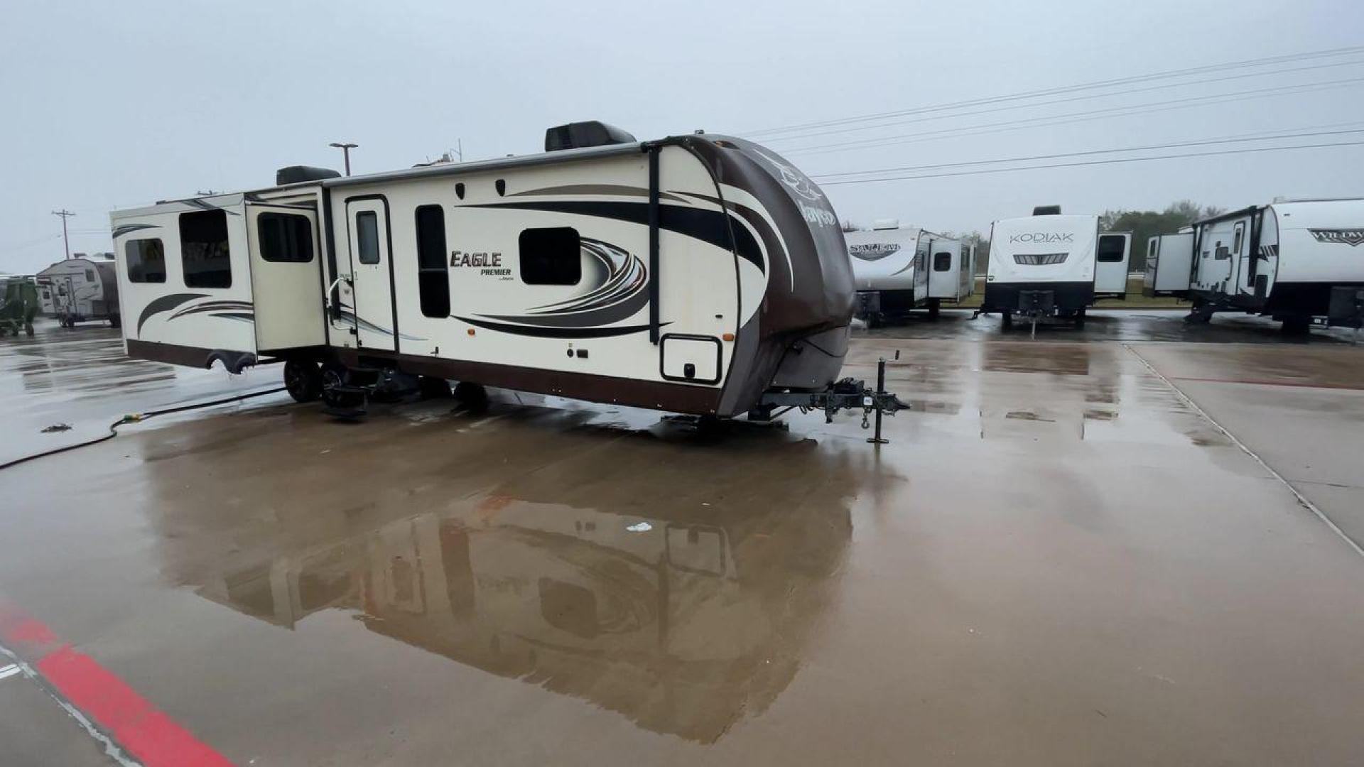 2014 BEIGE JAYCO EAGLEPREMIER 338RETS (1UJBJ0BU9E1) , Length: 39 ft. | Dry Weight: 8,590 lbs. | Gross Weight: 10,950 lbs. | Slides: 3 transmission, located at 4319 N Main St, Cleburne, TX, 76033, (817) 678-5133, 32.385960, -97.391212 - Photo#3